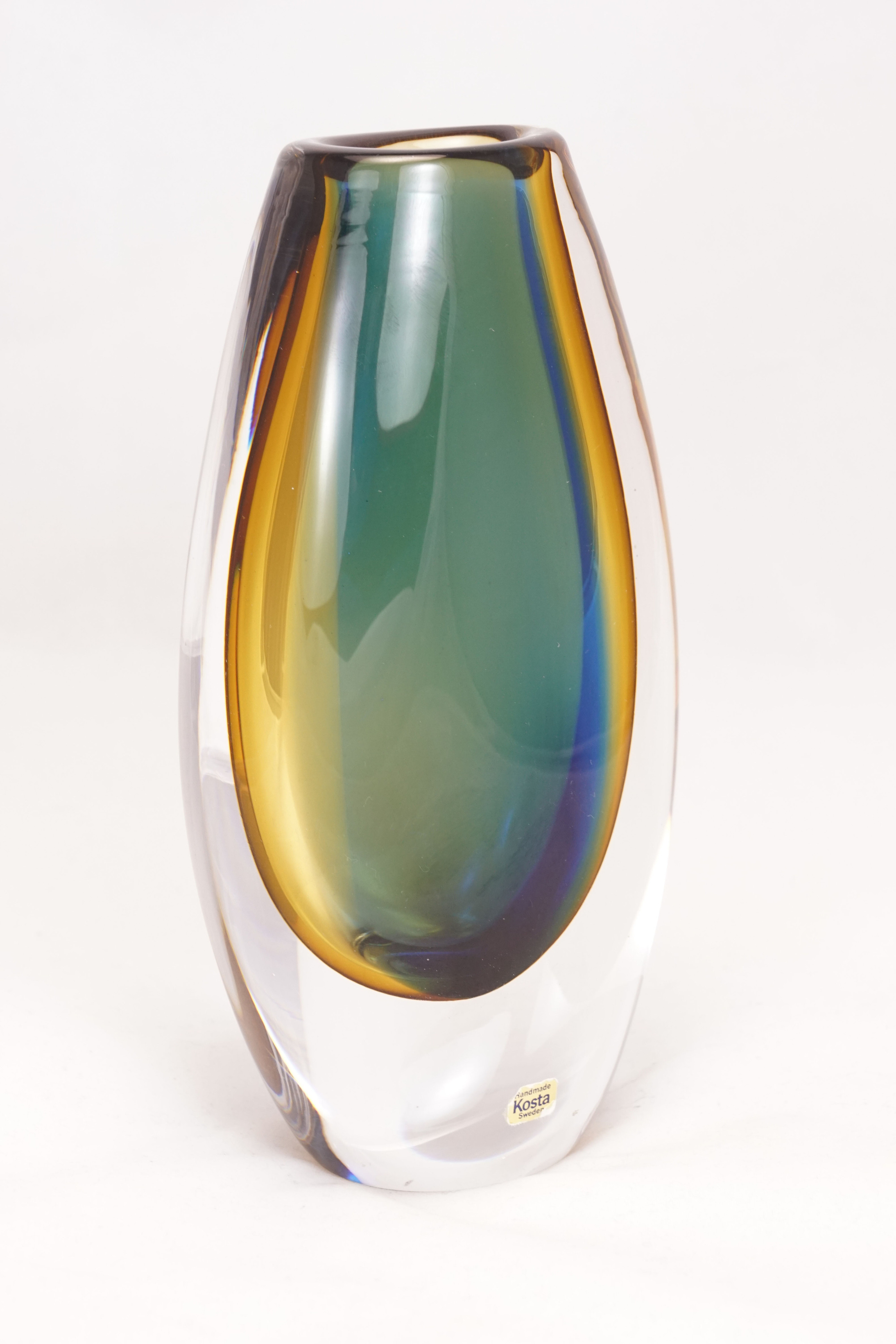 Ваза из цветного стекла. Никита Колеганов — фотограф