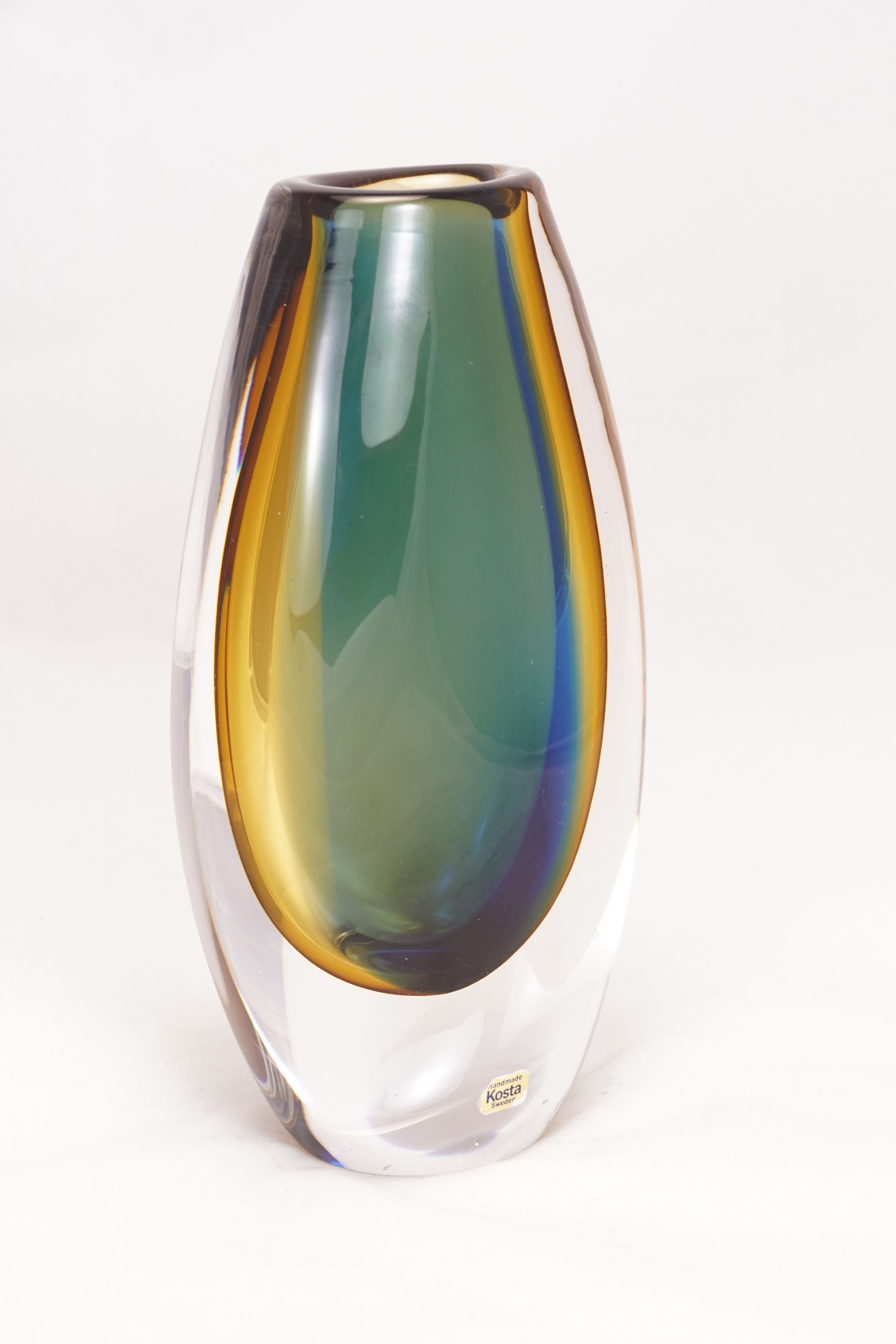 Ваза из цветного стекла. Никита Колеганов — фотограф