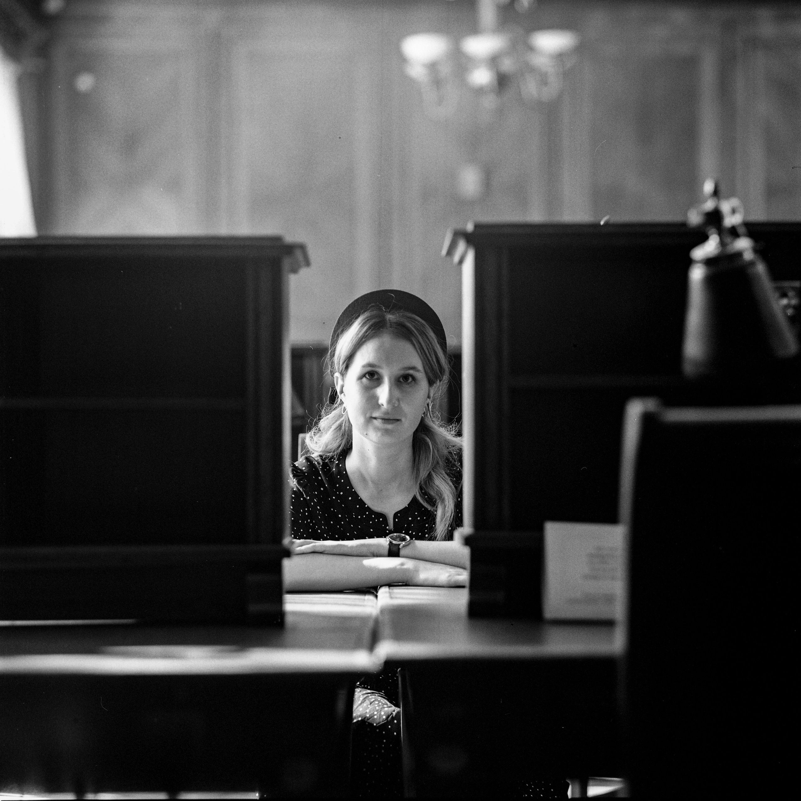 Дарья в РГБ (ч/б). Никита Колеганов — фотограф