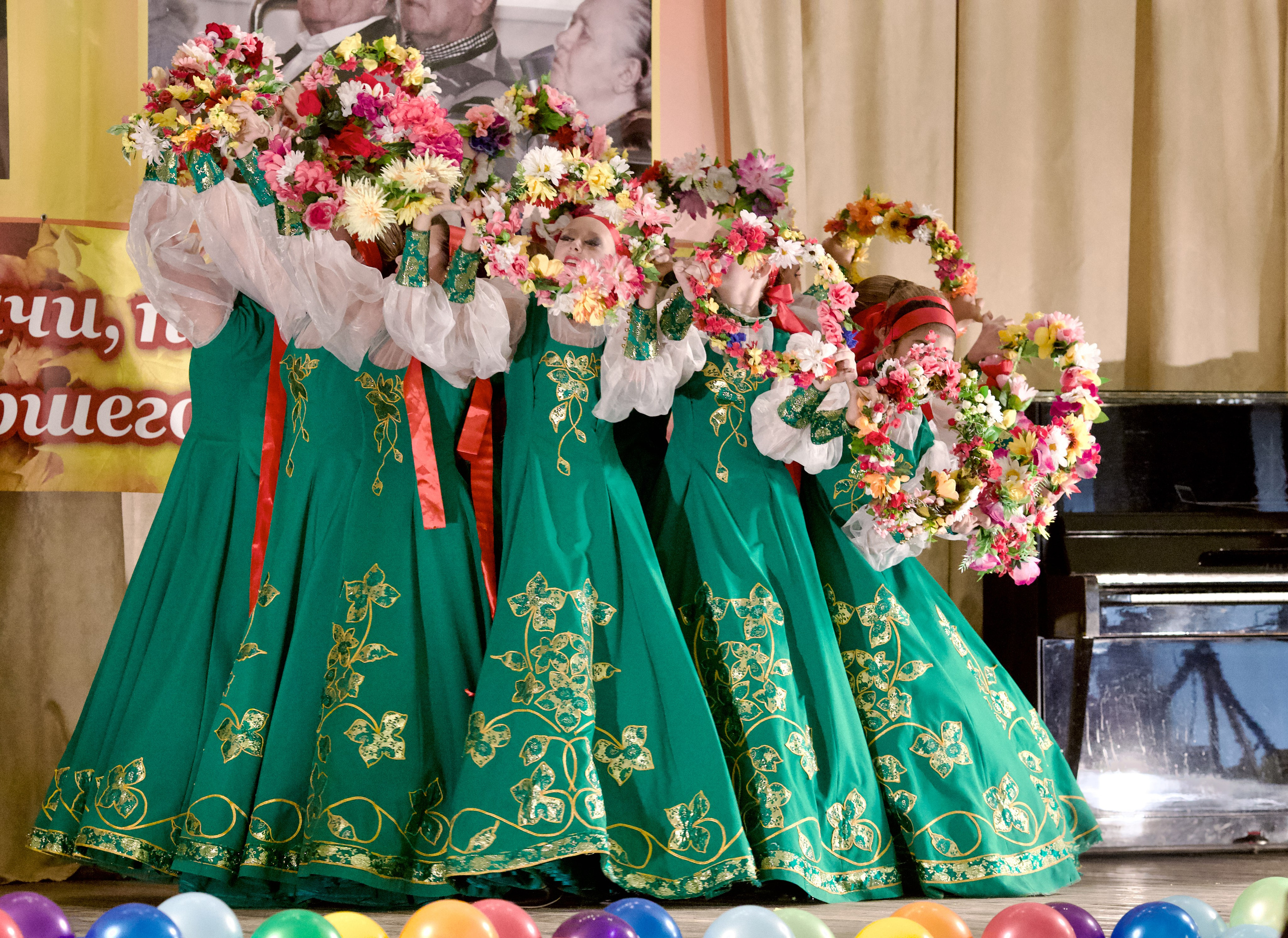 Разные выступления. Школьные выпускные альбомы в Москве Марина Николаева