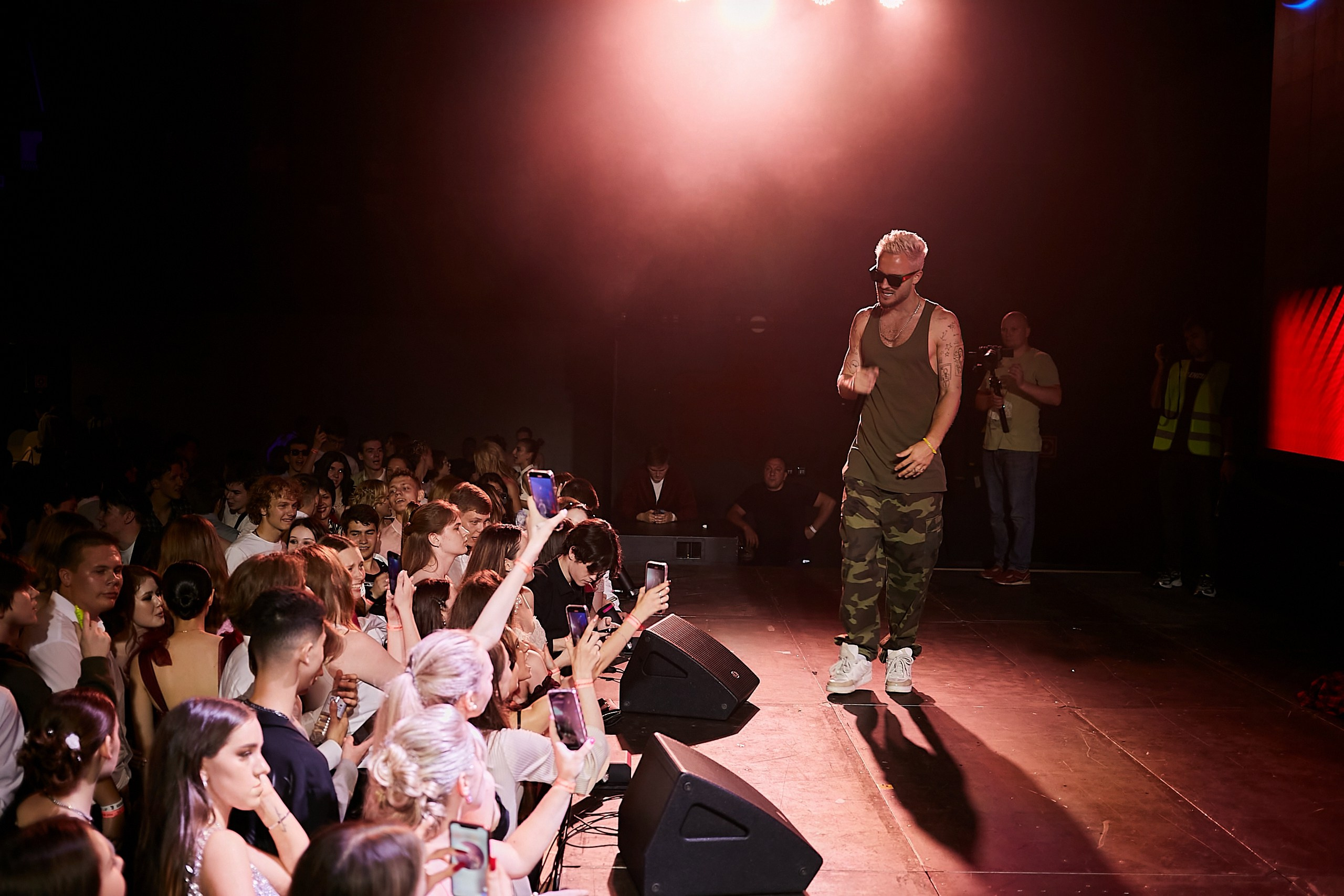 Выпускной 2024 концертный зал Академия ВТБ. Фотограф и Видеограф в Москве. Олег Корушев