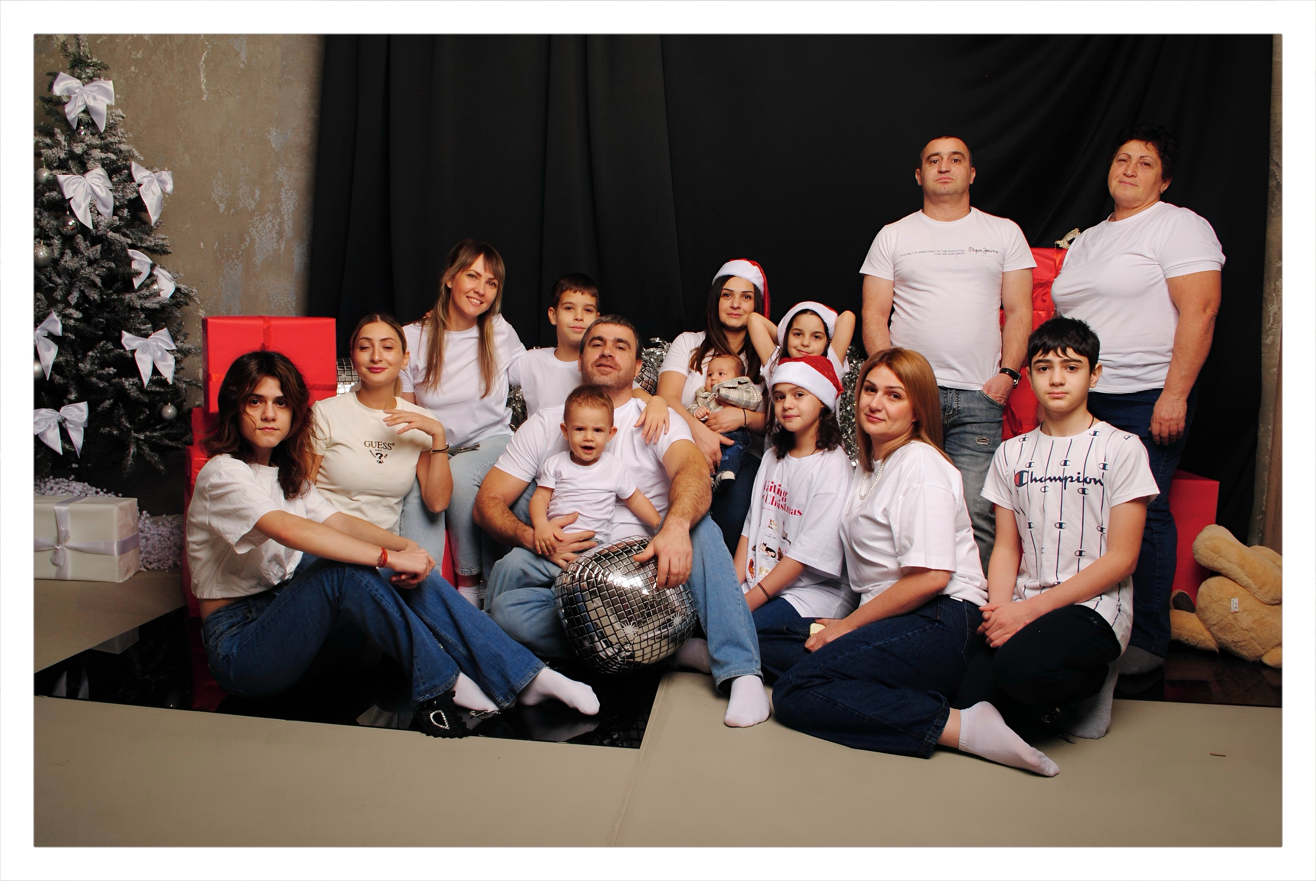 Большая греческая семья. Фотограф Мария Мусаелян