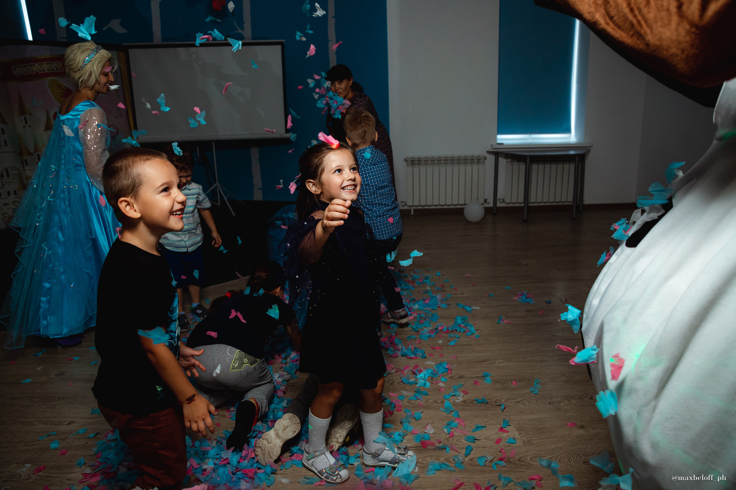 День рождения в детском центре Волшебная страна. Семейный фотограф — Макс Белогрудов