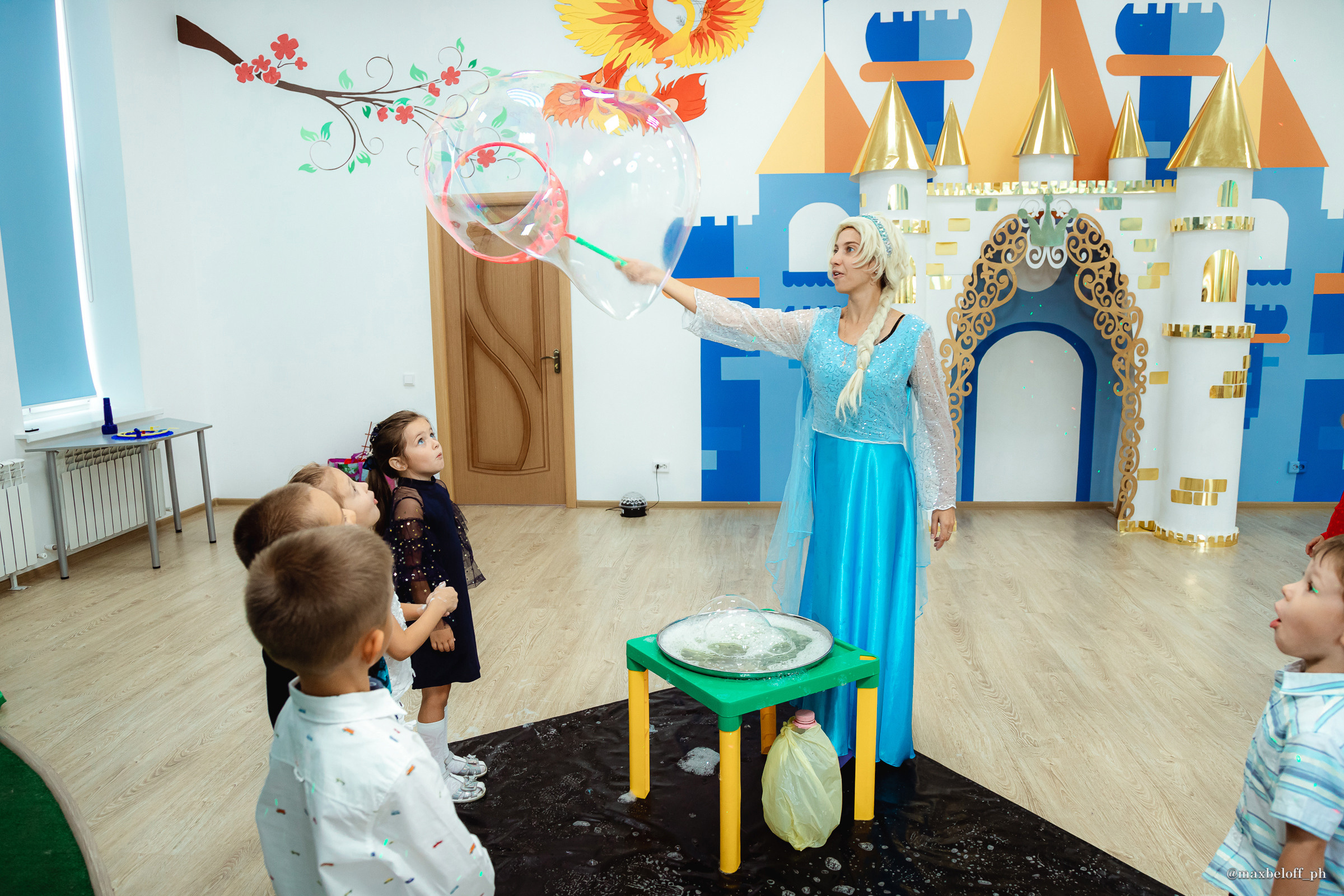 День рождения в детском центре Волшебная страна. Семейный фотограф — Макс Белогрудов