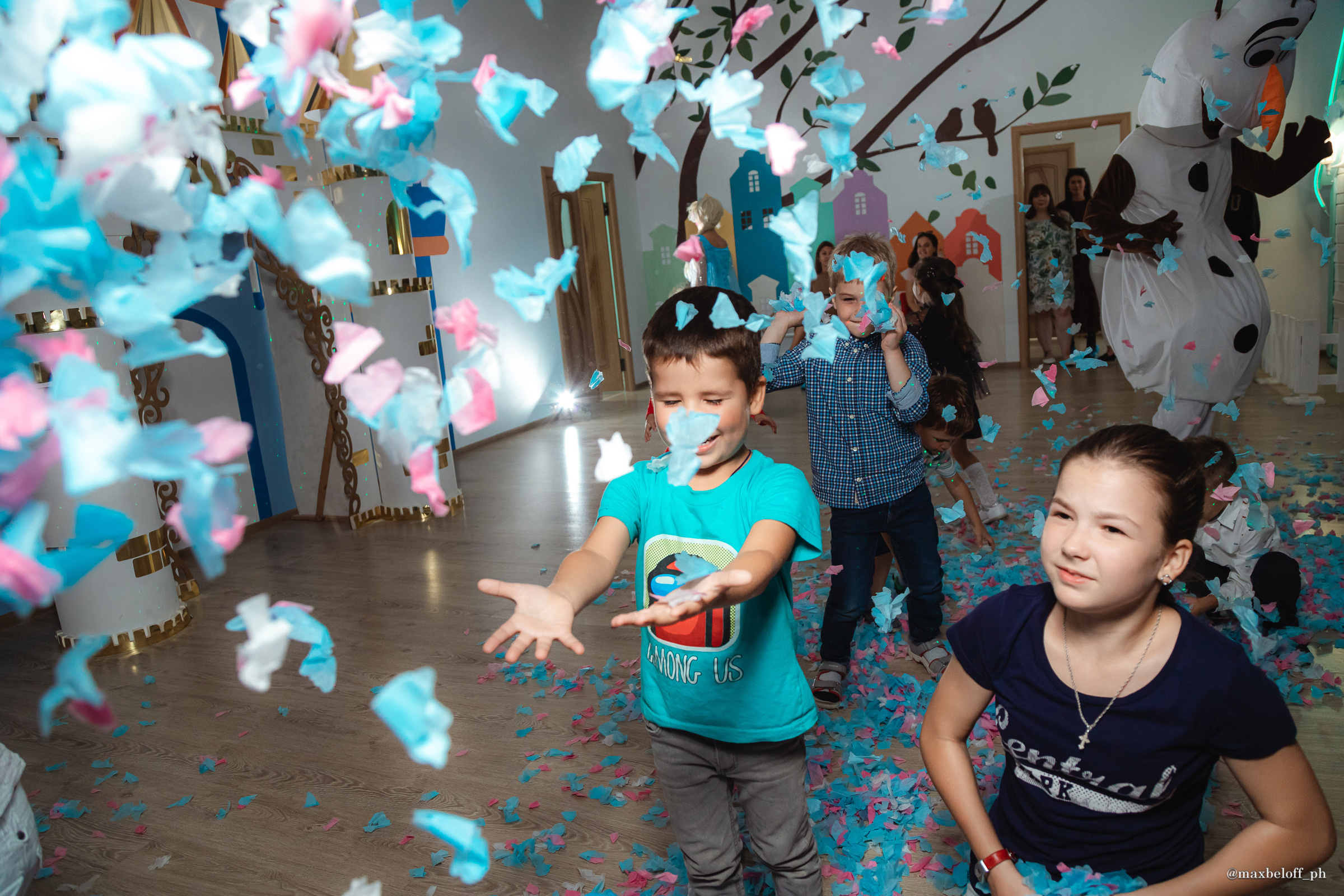 День рождения в детском центре Волшебная страна. Семейный фотограф — Макс Белогрудов