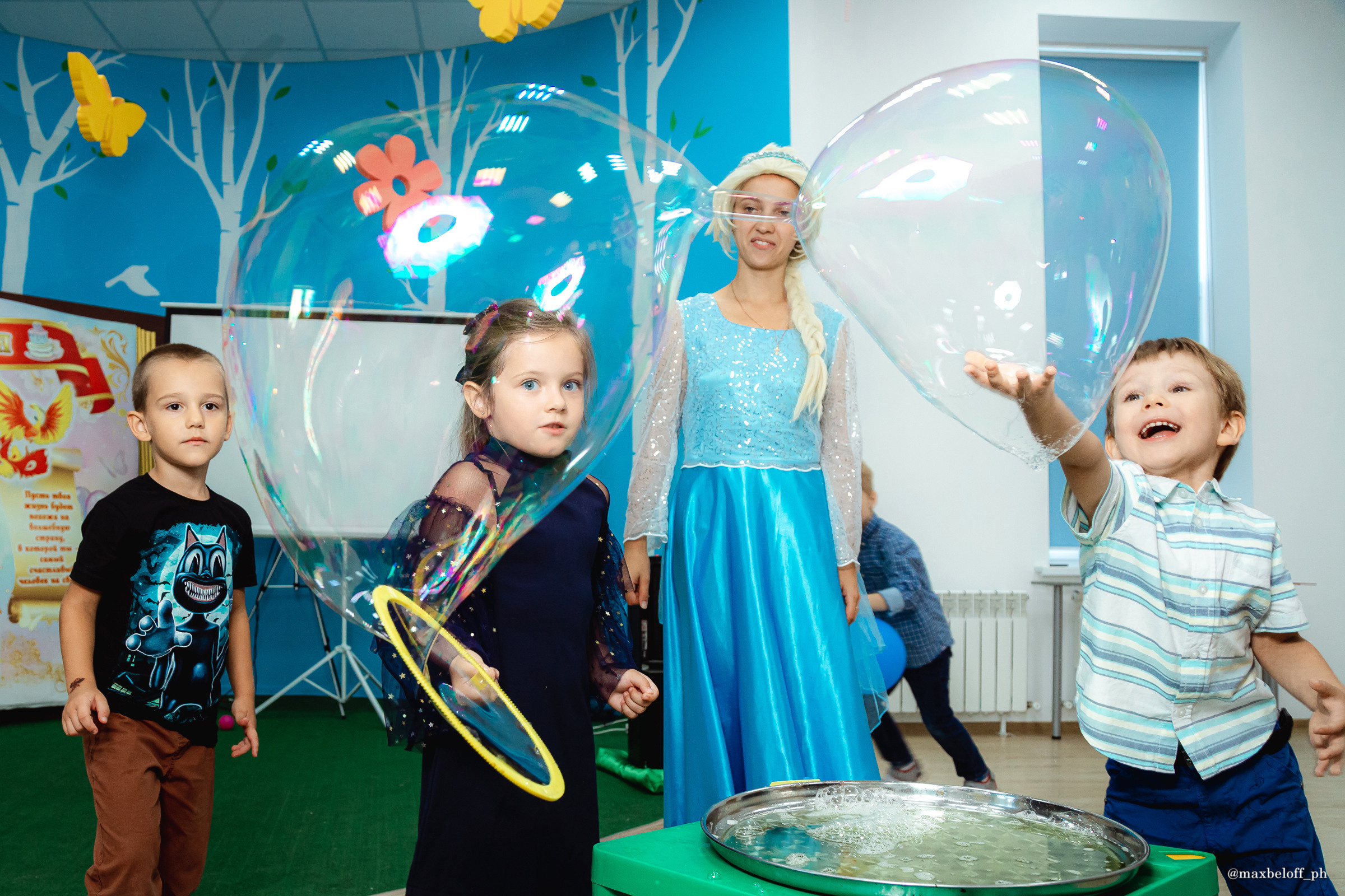 День рождения в детском центре Волшебная страна. Семейный фотограф — Макс Белогрудов