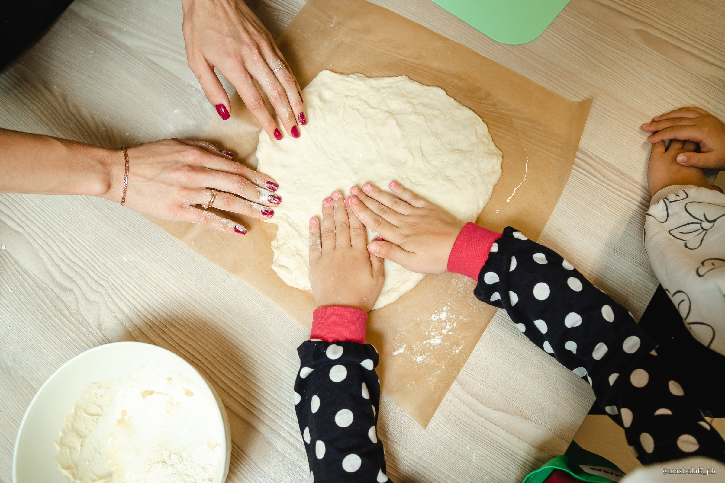 День рождения в кулинарной студии Сливки Оливки. Семейный фотограф — Макс Белогрудов