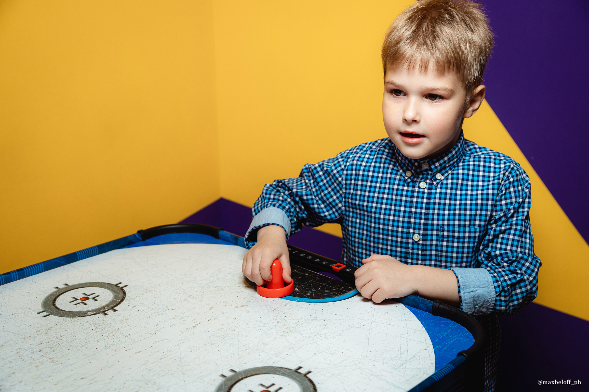 День рождения в детском центре Волшебная страна. Семейный фотограф — Макс Белогрудов