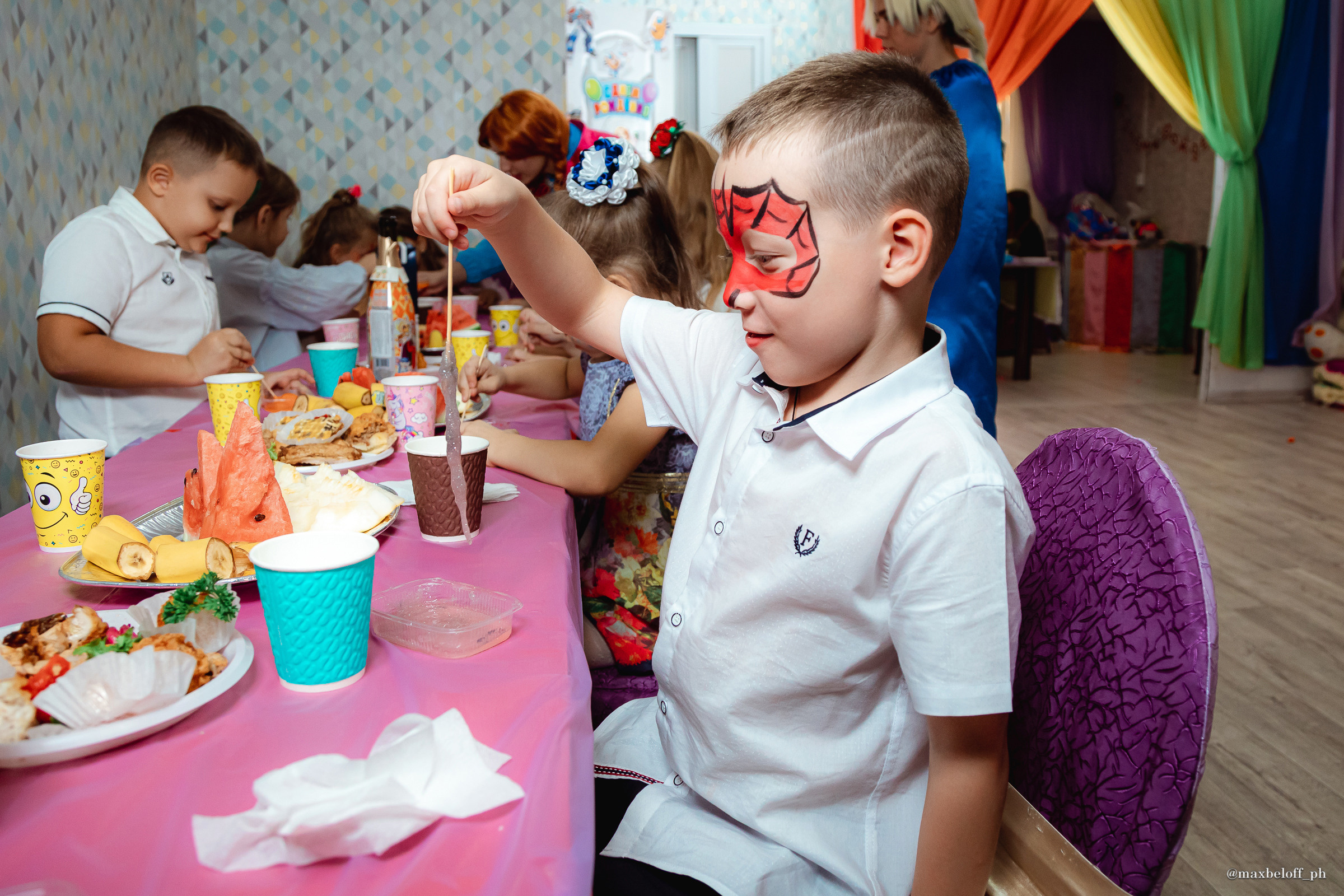 День рождения Миланы в детском центре 3/9 Царство. Семейный фотограф — Макс Белогрудов