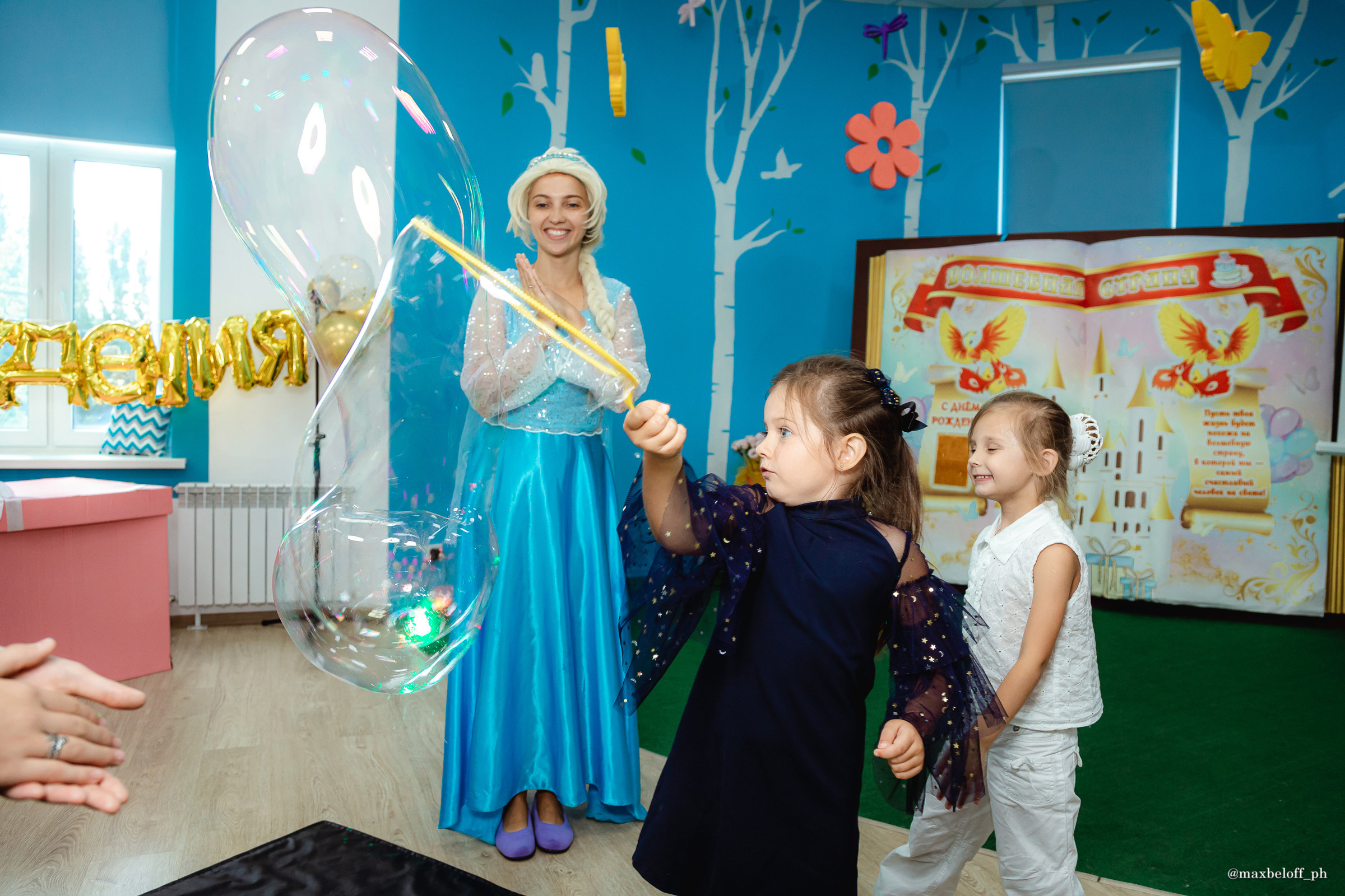 День рождения в детском центре Волшебная страна. Семейный фотограф — Макс Белогрудов
