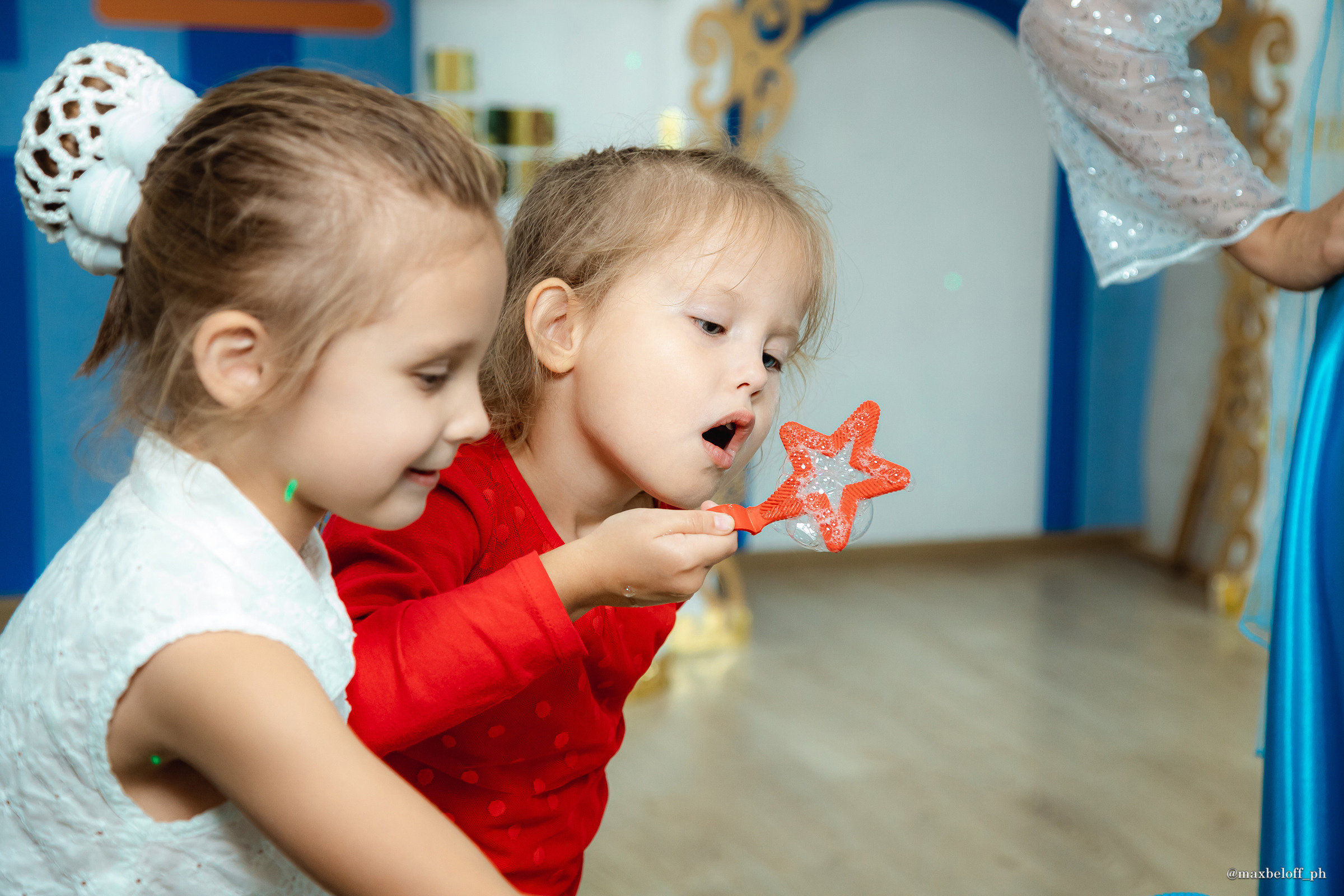 День рождения в детском центре Волшебная страна. Семейный фотограф — Макс Белогрудов