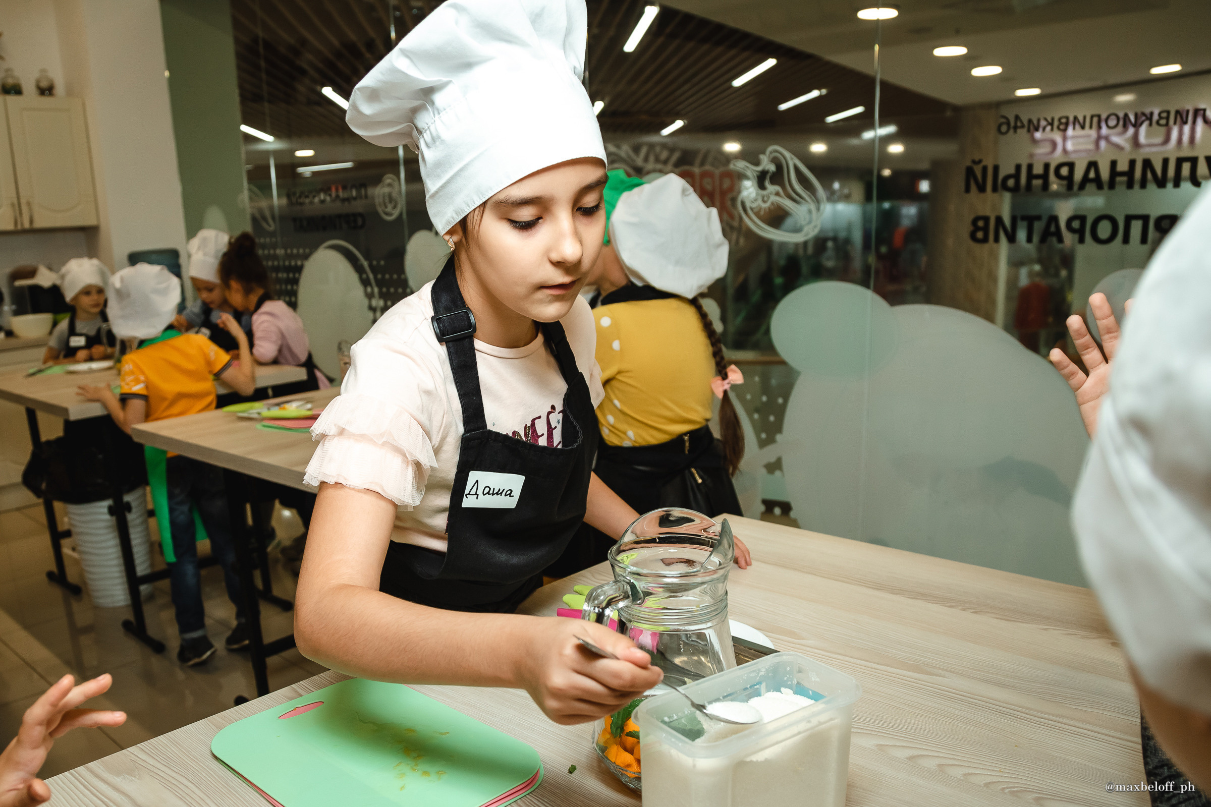 День рождения в кулинарной студии Сливки Оливки. Семейный фотограф — Макс Белогрудов