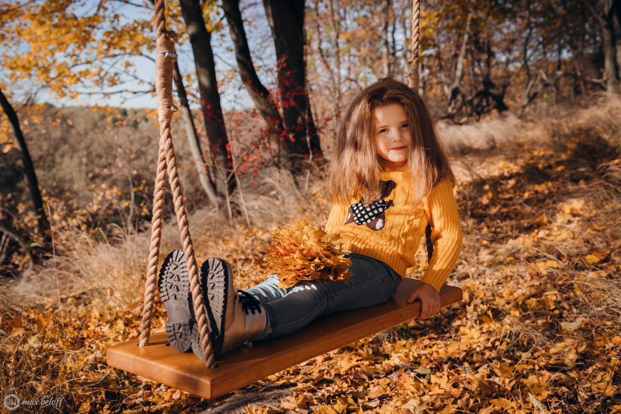 Осенние качели Светлана и Ксения. Семейный фотограф — Макс Белогрудов