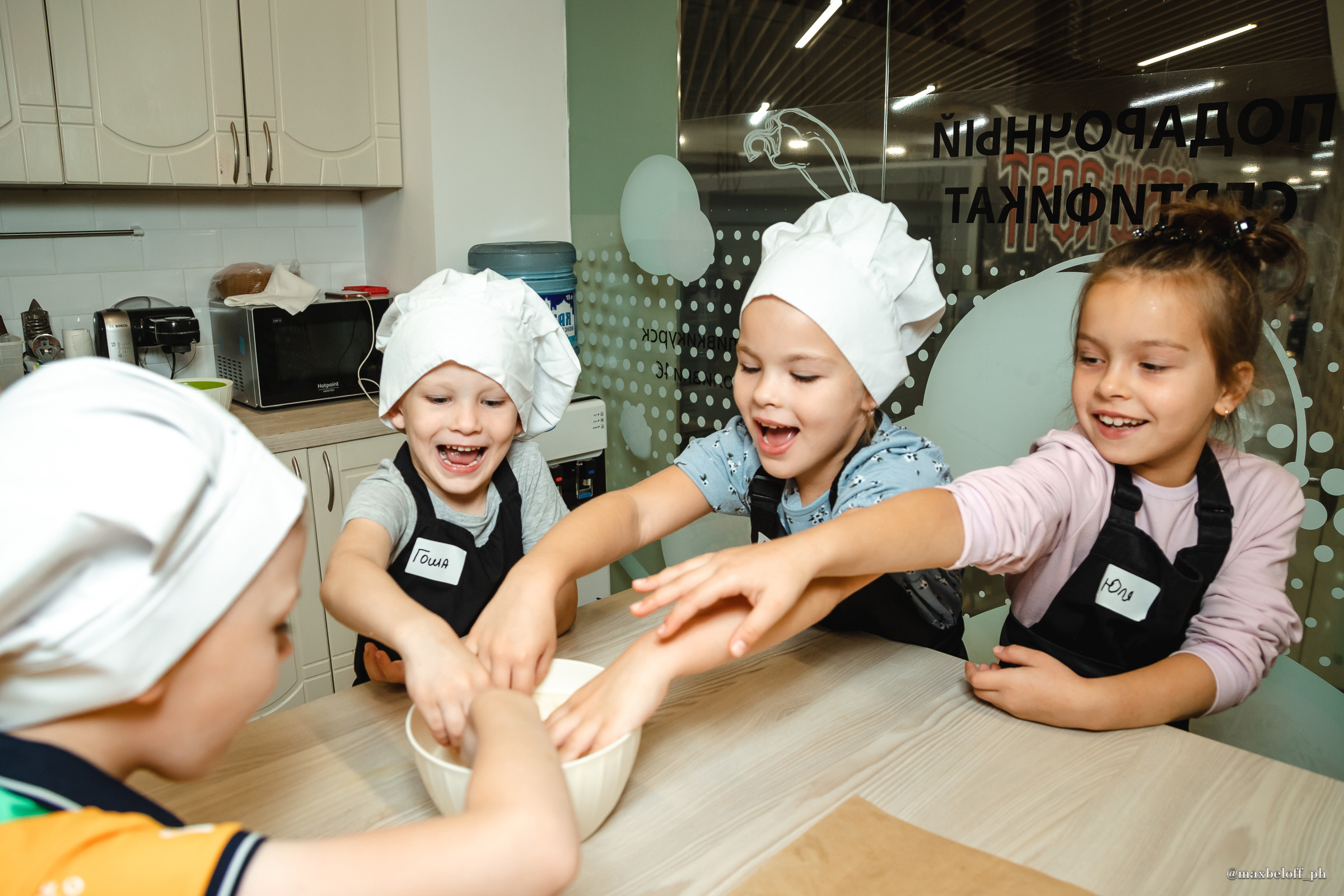 День рождения в кулинарной студии Сливки Оливки. Семейный фотограф — Макс Белогрудов