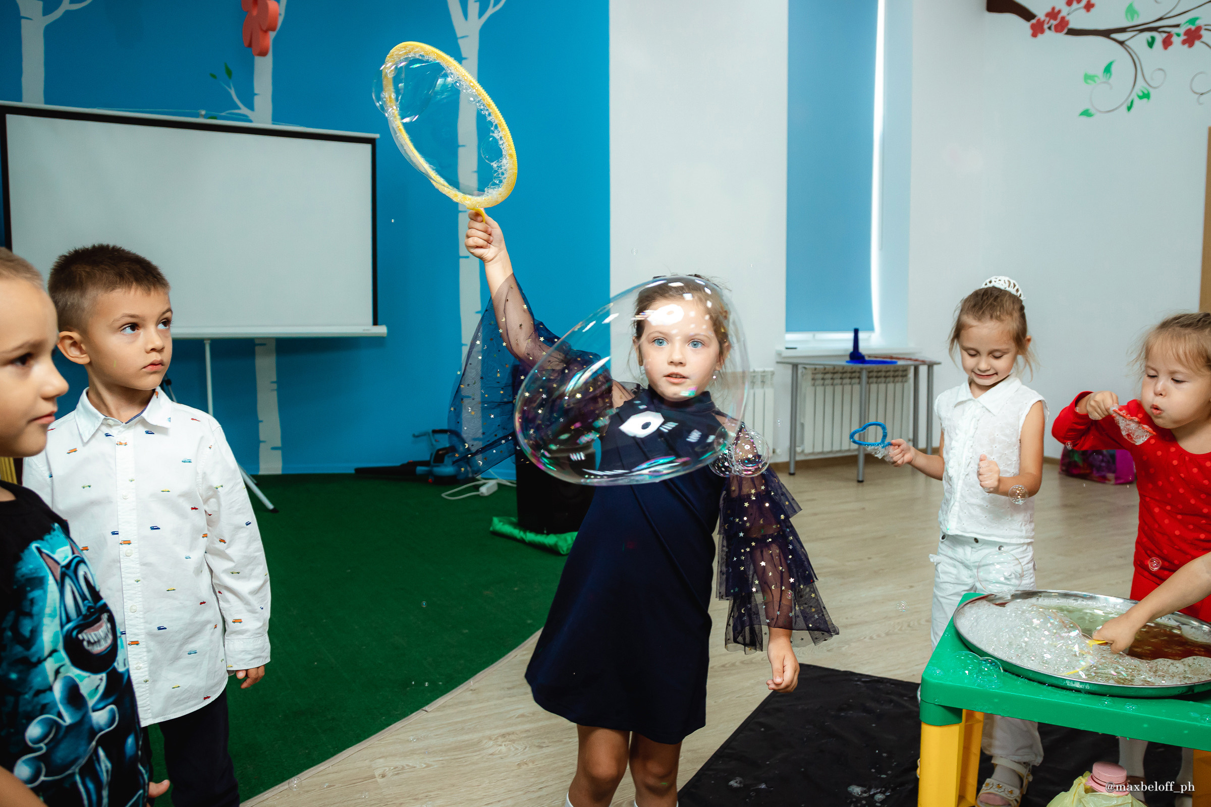 День рождения в детском центре Волшебная страна. Семейный фотограф — Макс Белогрудов