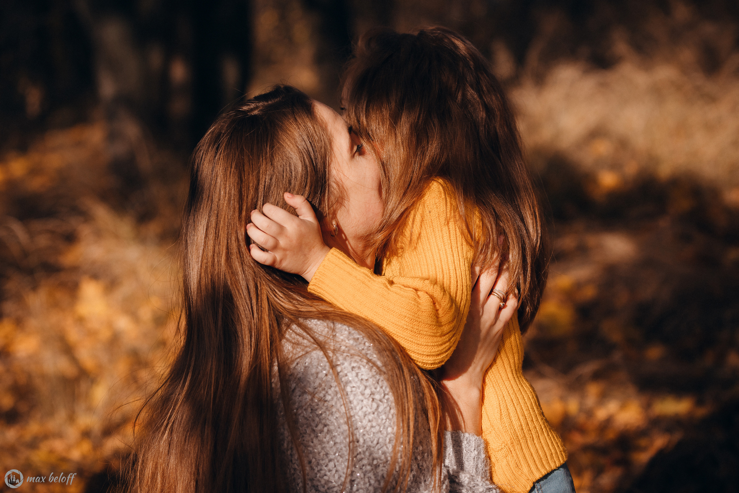 Осенние качели Светлана и Ксения. Семейный фотограф — Макс Белогрудов