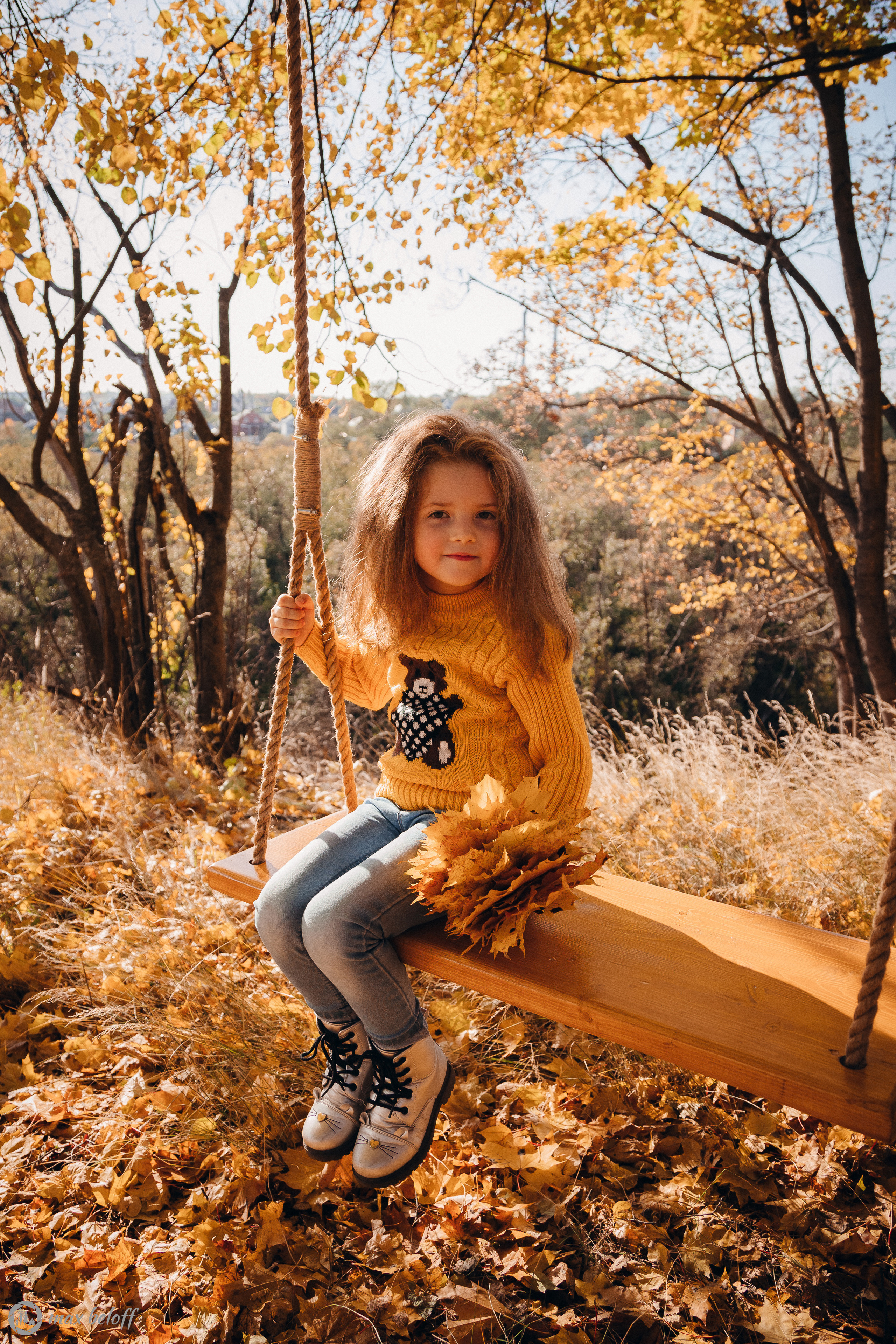 Осенние качели Светлана и Ксения. Семейный фотограф — Макс Белогрудов