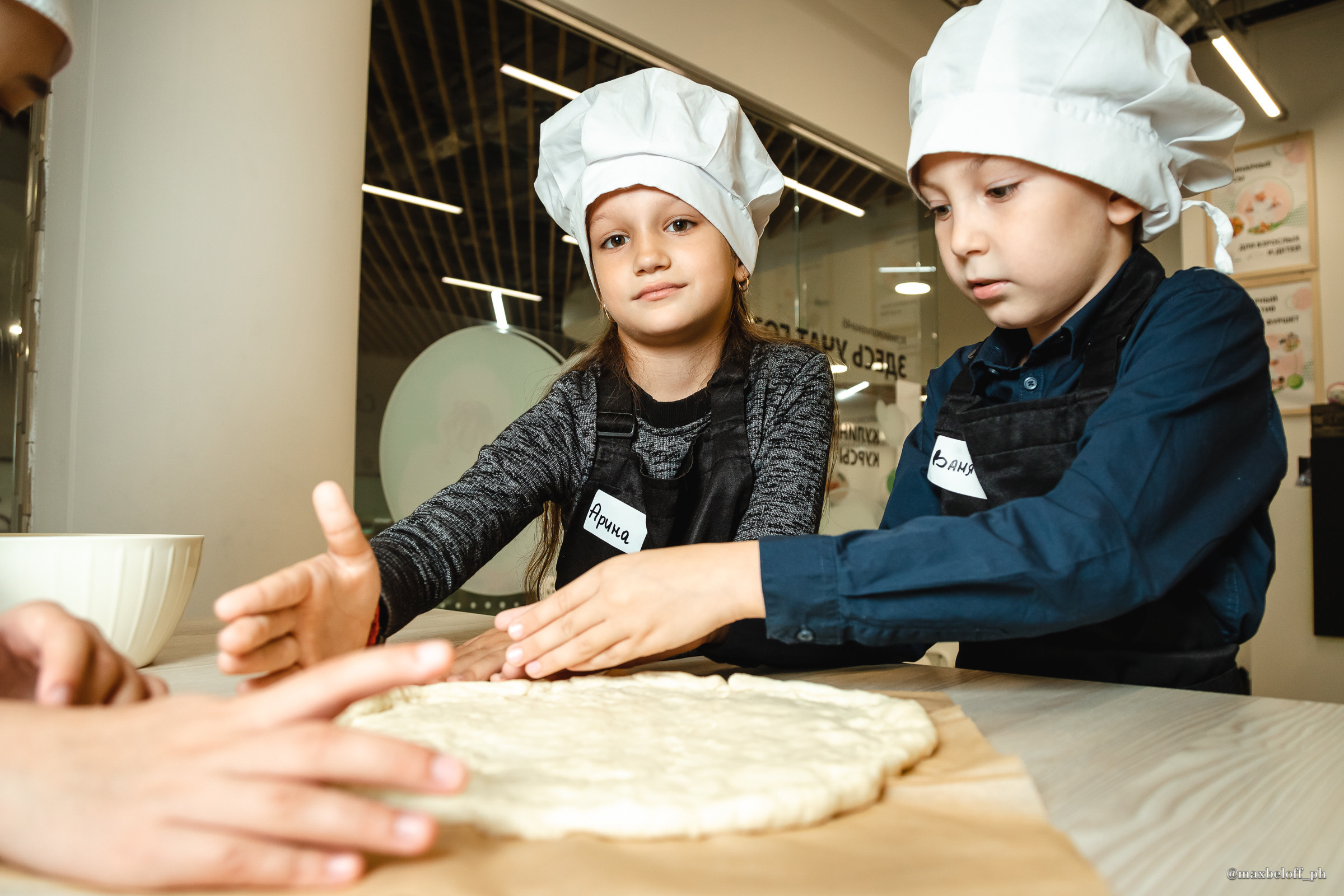 День рождения в кулинарной студии Сливки Оливки. Семейный фотограф — Макс Белогрудов