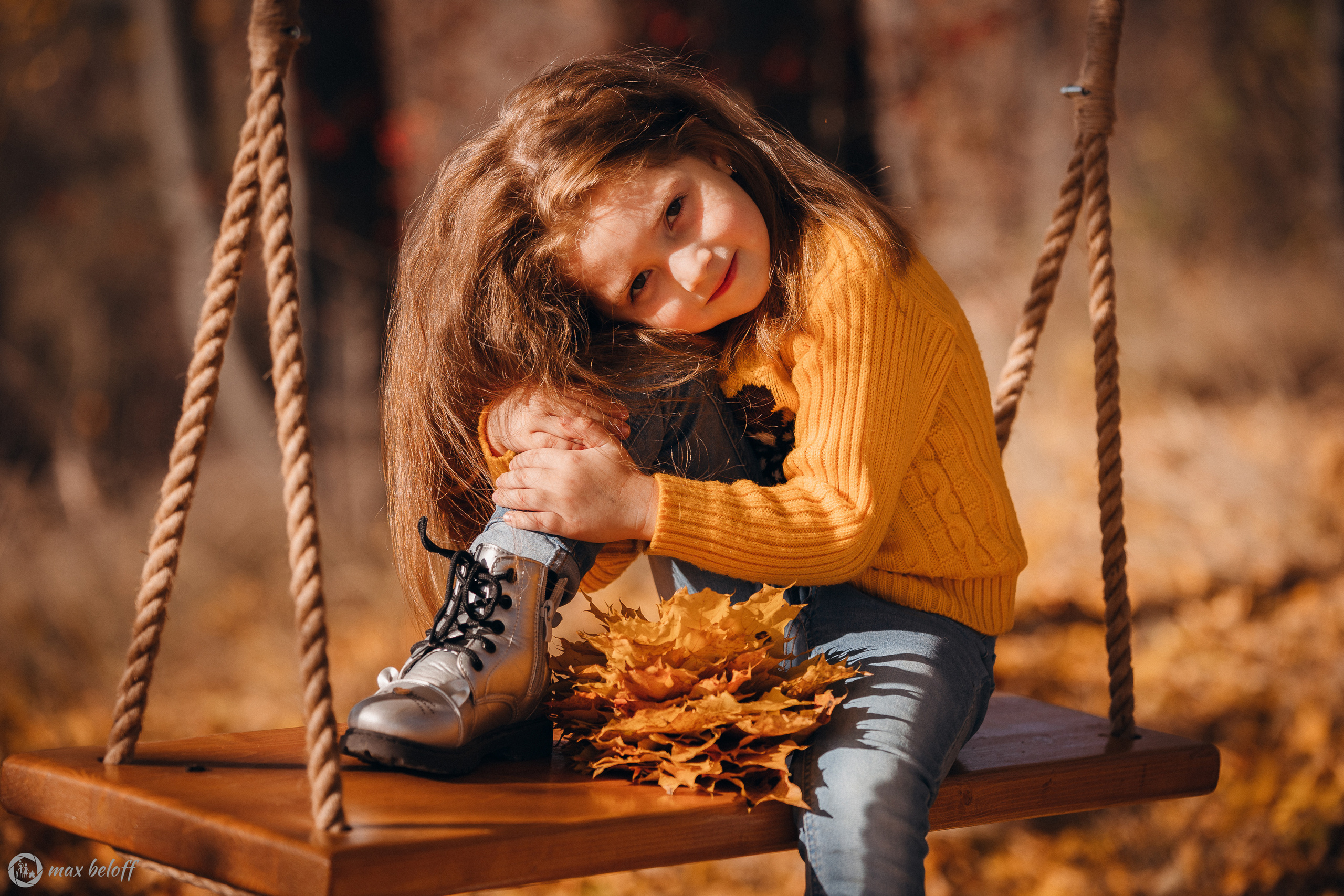 Осенние качели Светлана и Ксения. Семейный фотограф — Макс Белогрудов
