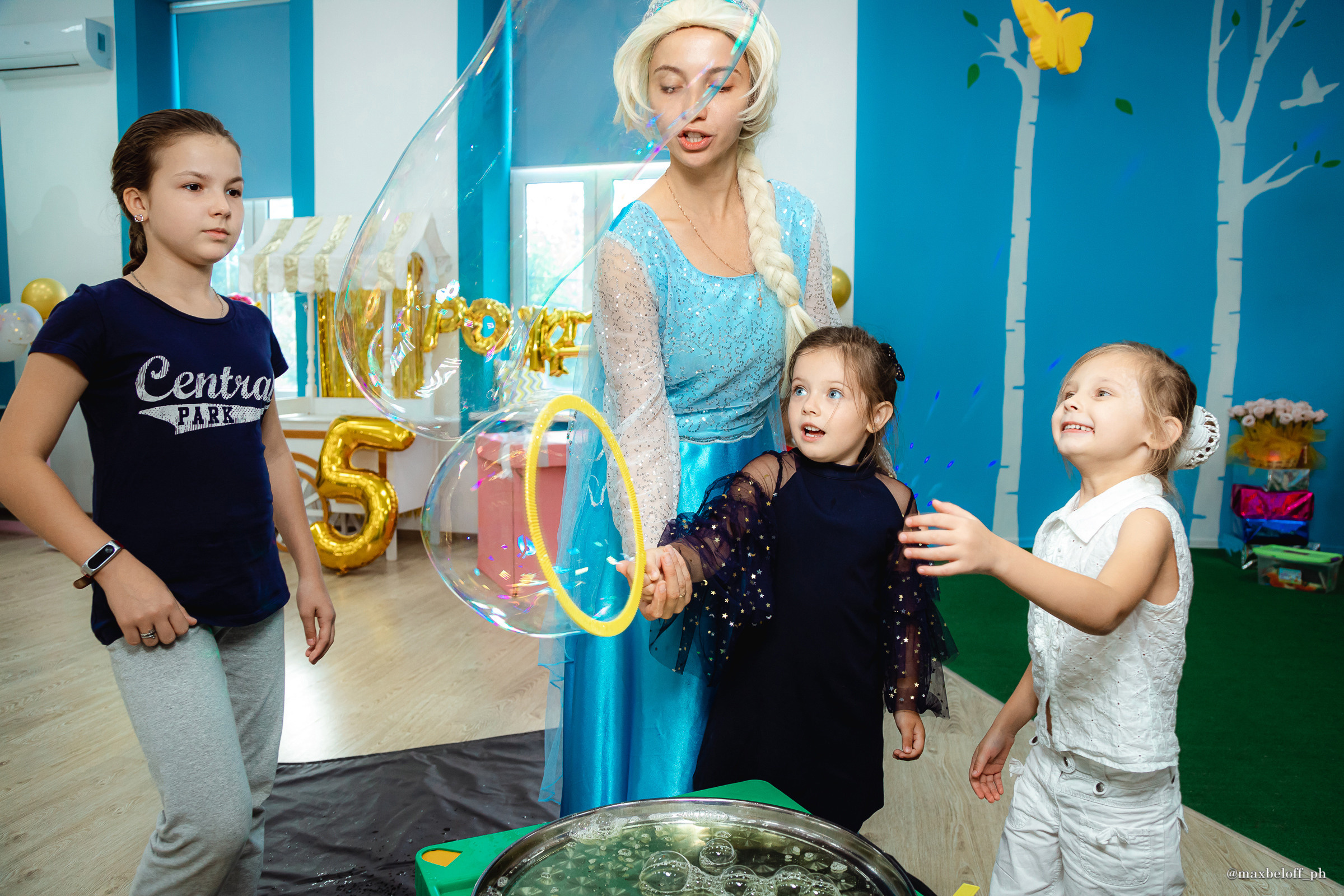 День рождения в детском центре Волшебная страна. Семейный фотограф — Макс Белогрудов
