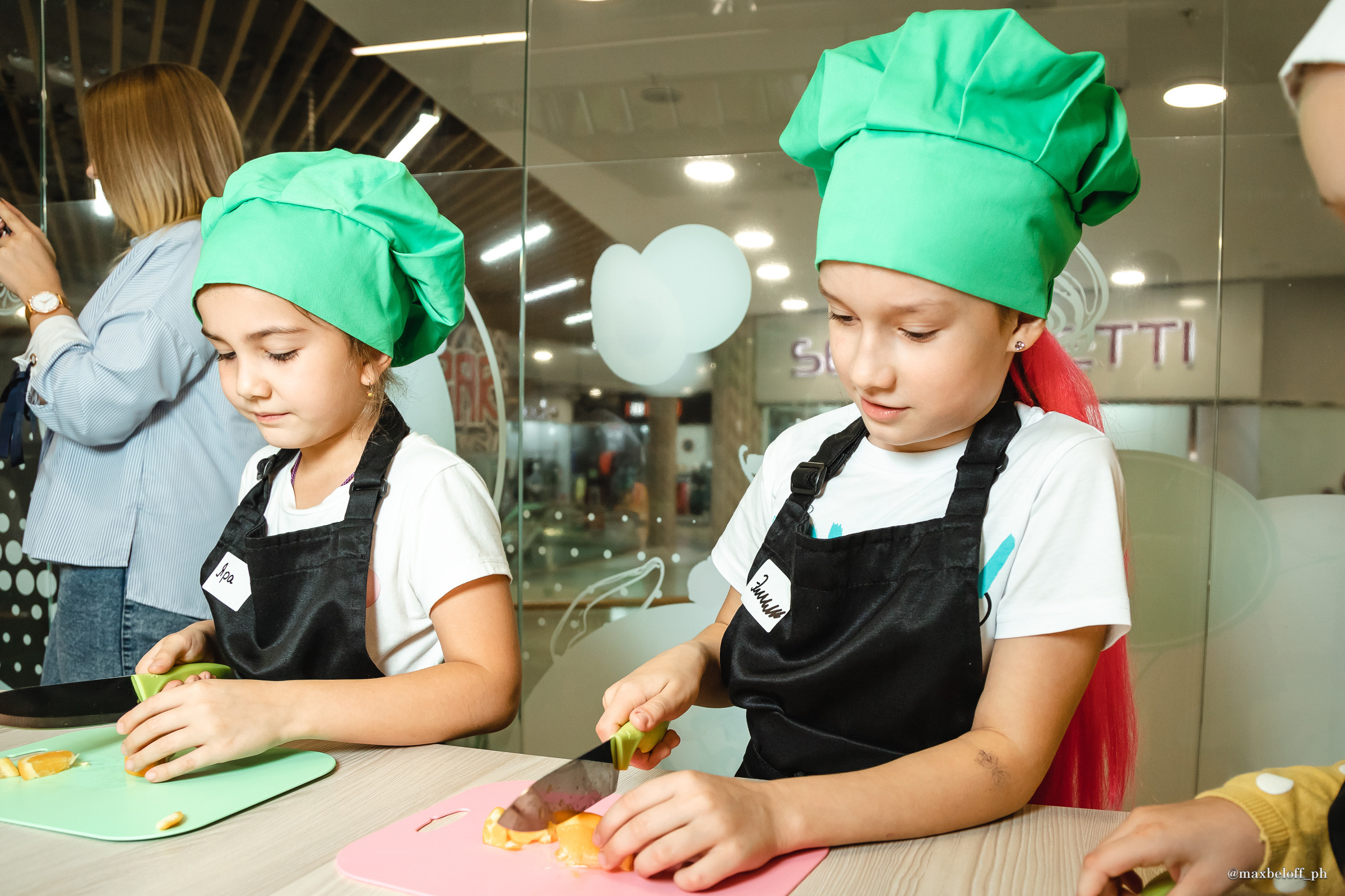 День рождения в кулинарной студии Сливки Оливки. Семейный фотограф — Макс Белогрудов