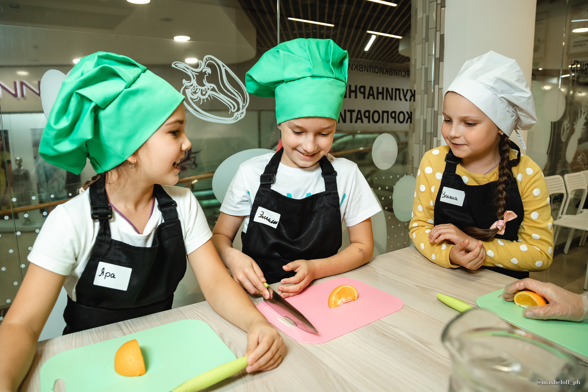 День рождения в кулинарной студии Сливки Оливки. Семейный фотограф — Макс Белогрудов