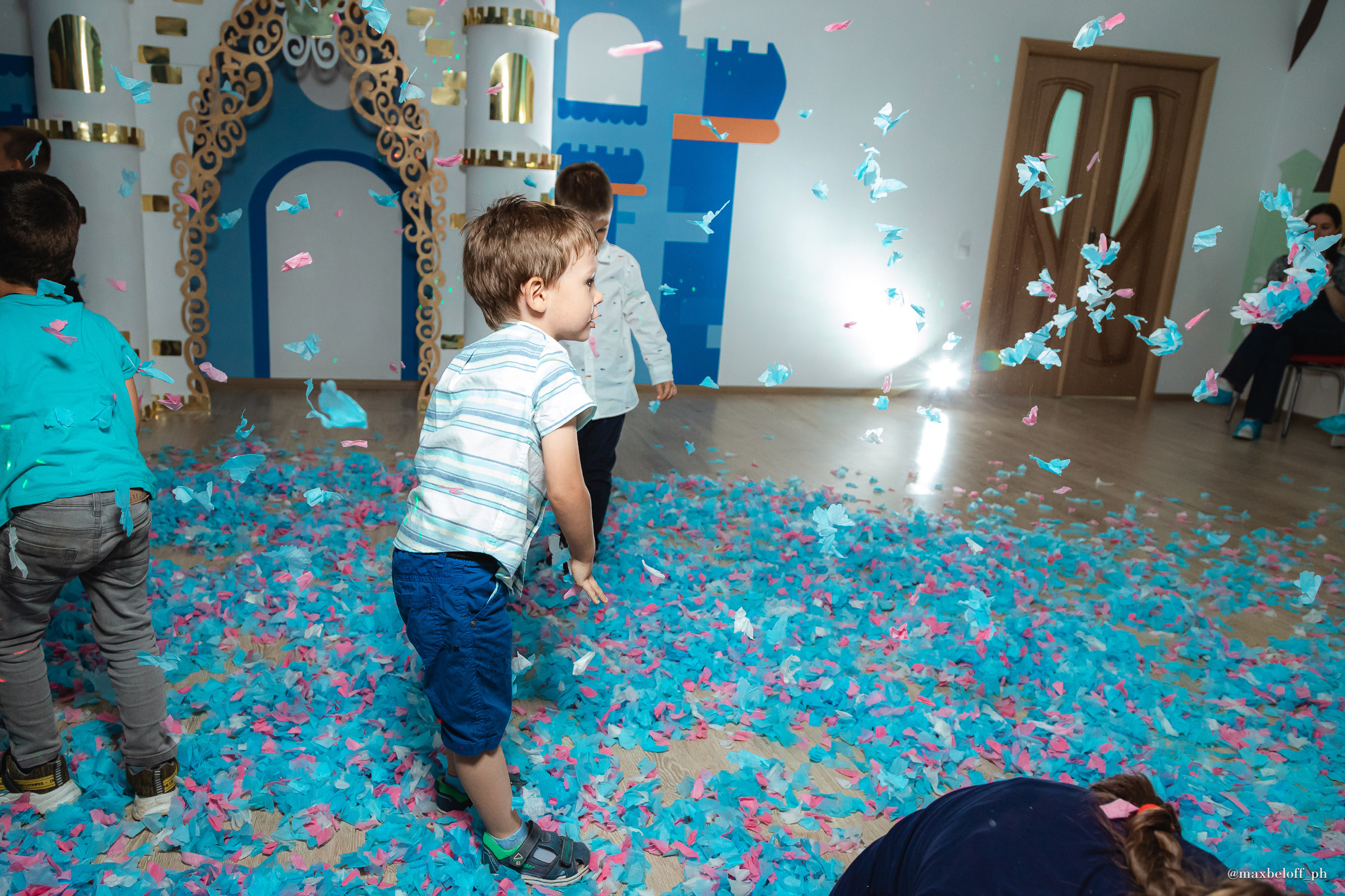 День рождения в детском центре Волшебная страна. Семейный фотограф — Макс Белогрудов