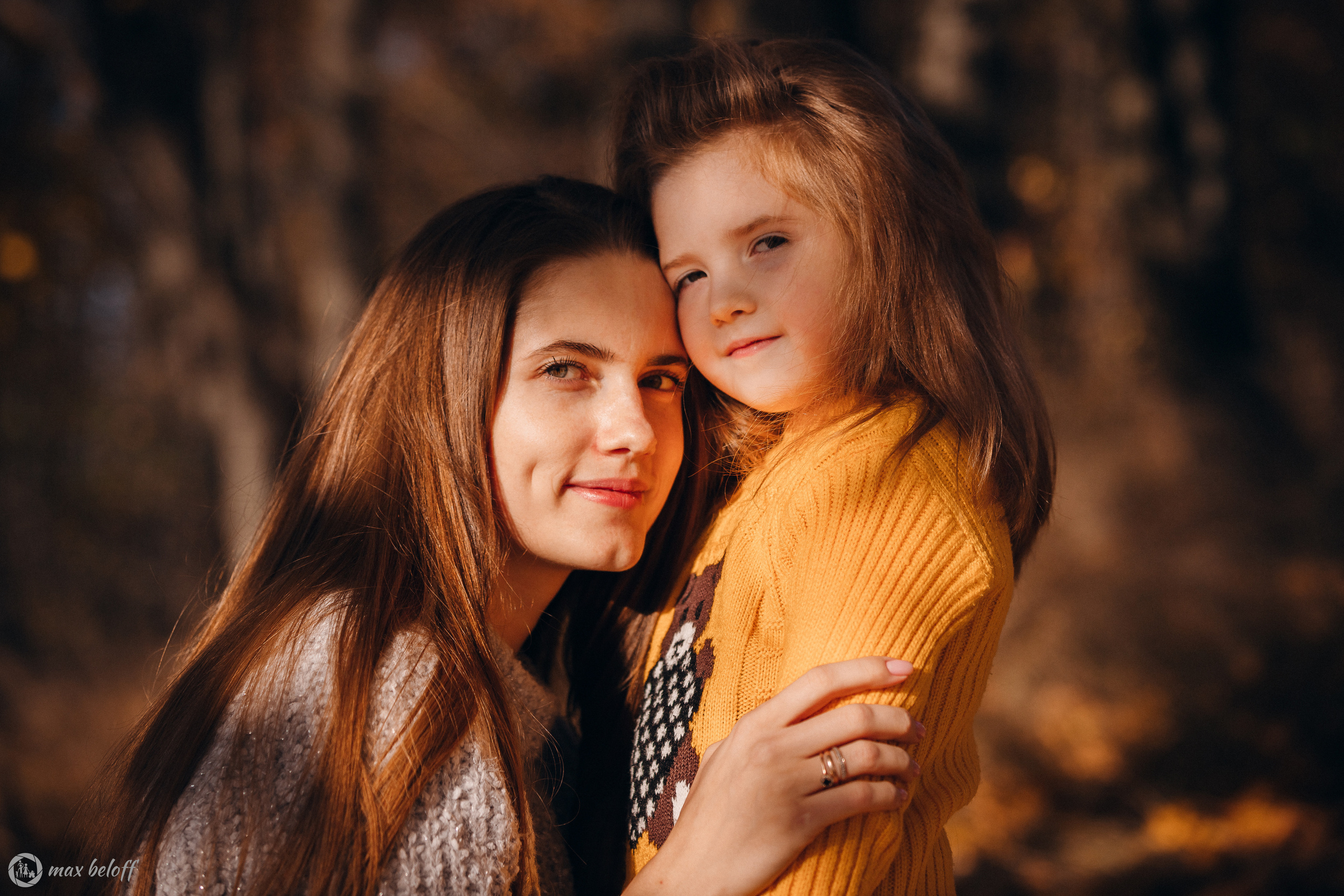 Осенние качели Светлана и Ксения. Семейный фотограф — Макс Белогрудов