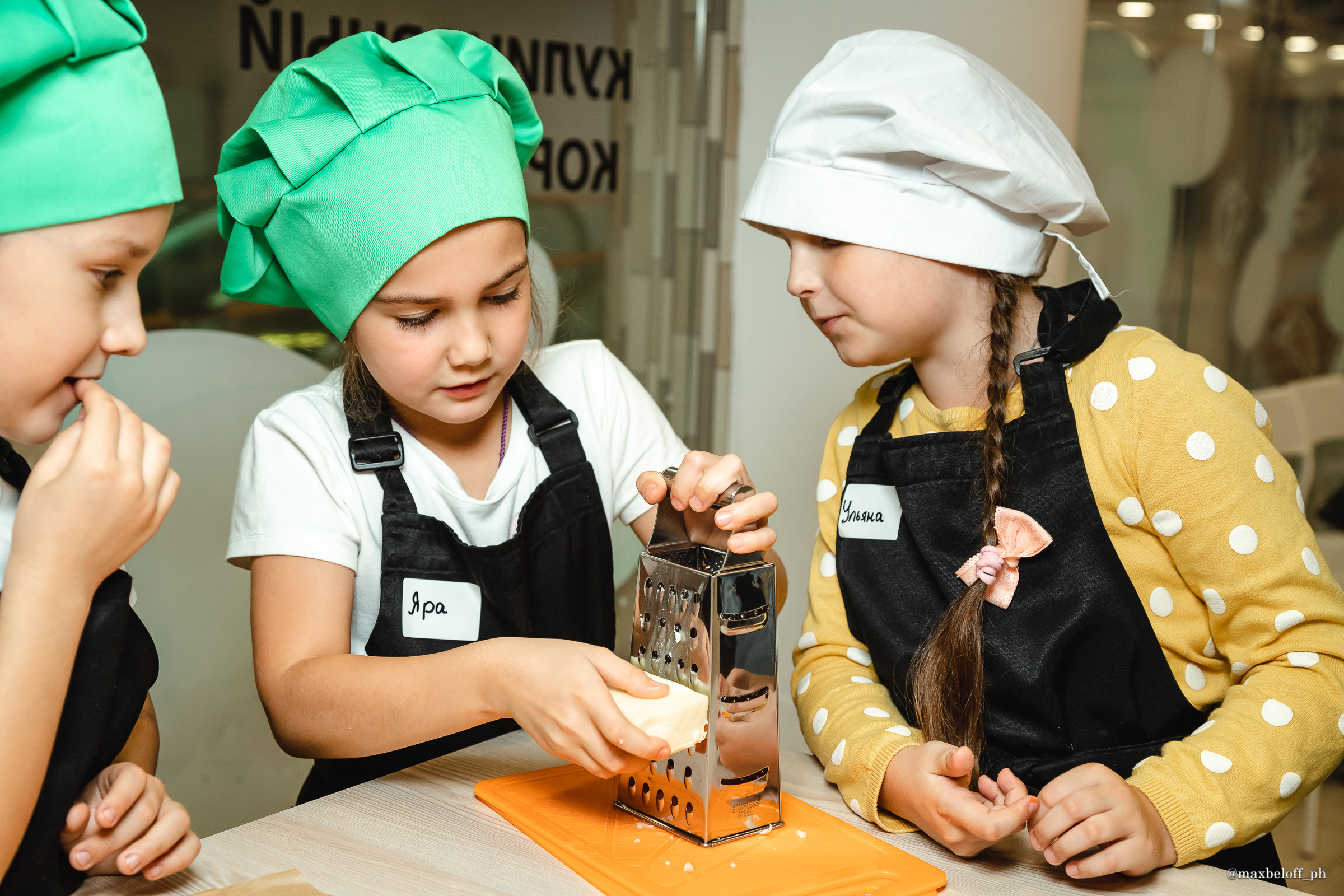 День рождения в кулинарной студии Сливки Оливки. Семейный фотограф — Макс Белогрудов