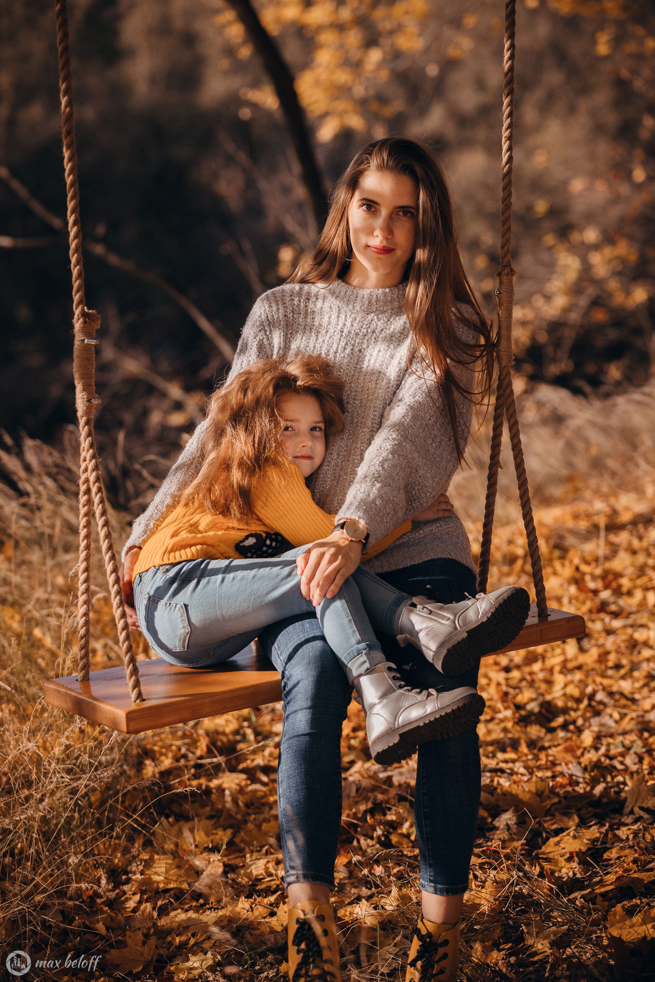 Осенние качели Светлана и Ксения. Семейный фотограф — Макс Белогрудов