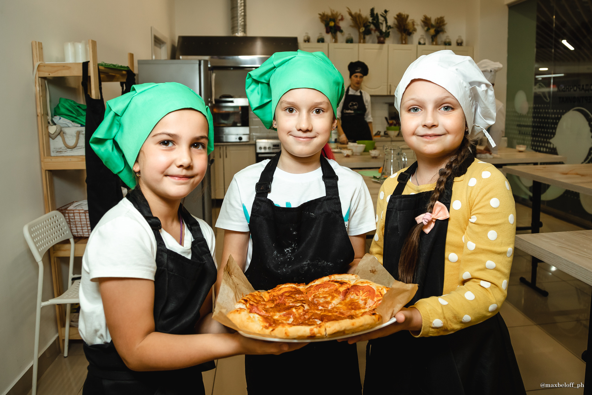 День рождения в кулинарной студии Сливки Оливки. Семейный фотограф — Макс Белогрудов