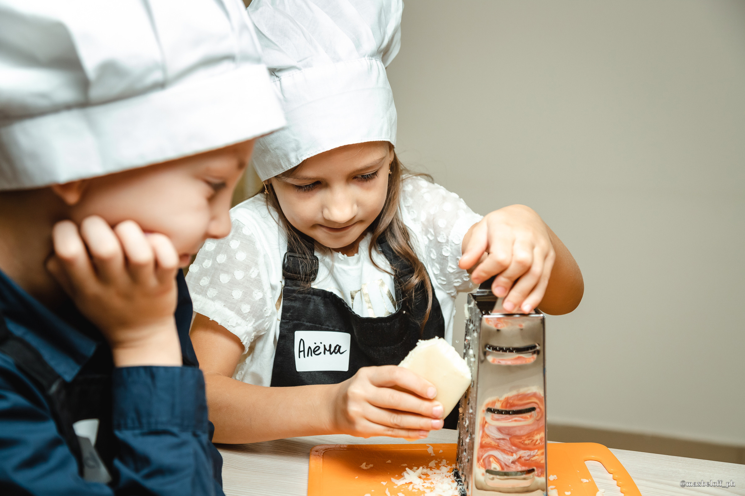 День рождения в кулинарной студии Сливки Оливки. Семейный фотограф — Макс Белогрудов