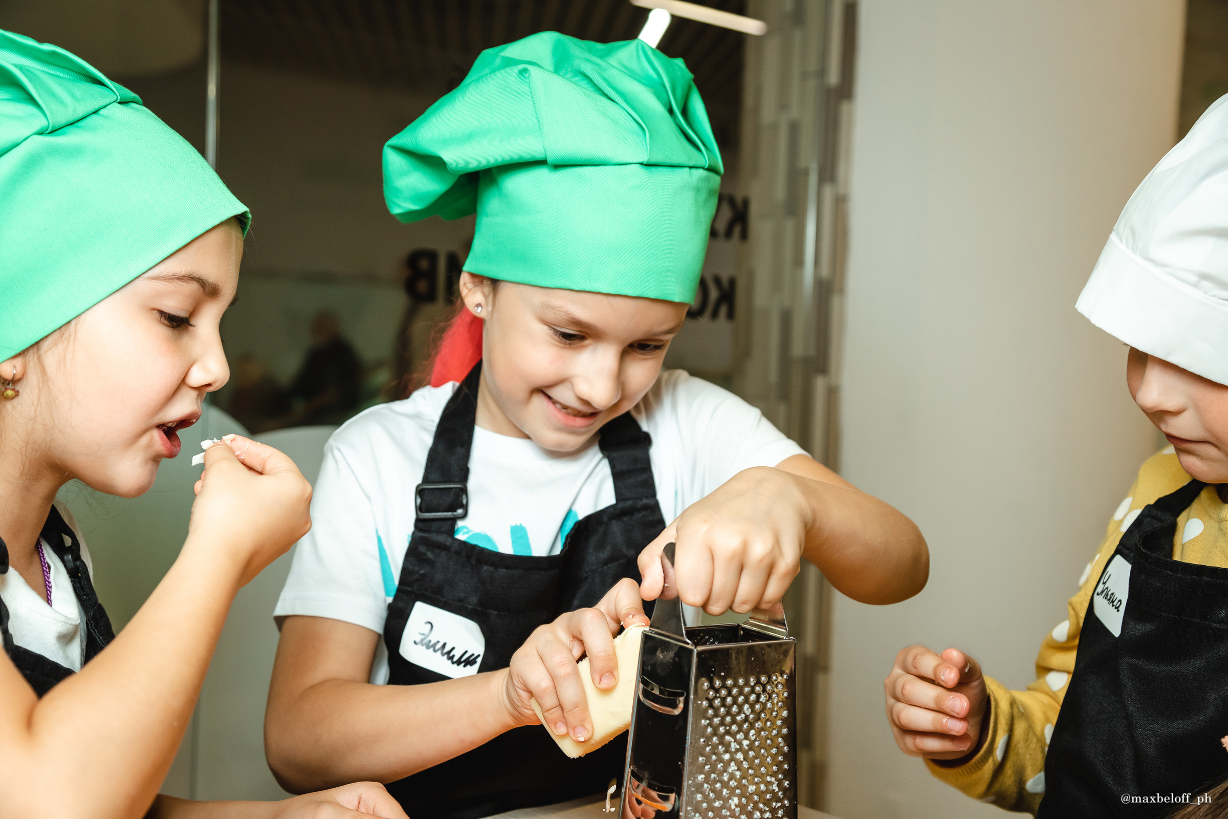 День рождения в кулинарной студии Сливки Оливки. Семейный фотограф — Макс Белогрудов