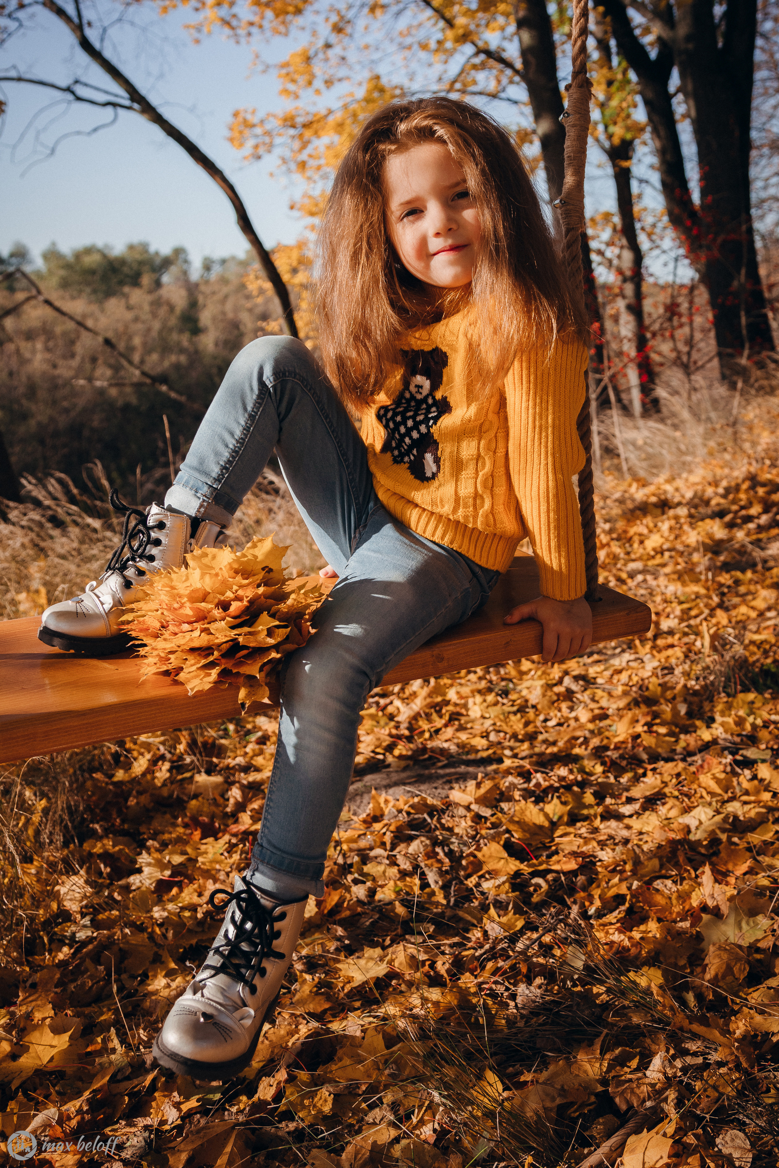 Осенние качели Светлана и Ксения. Семейный фотограф — Макс Белогрудов