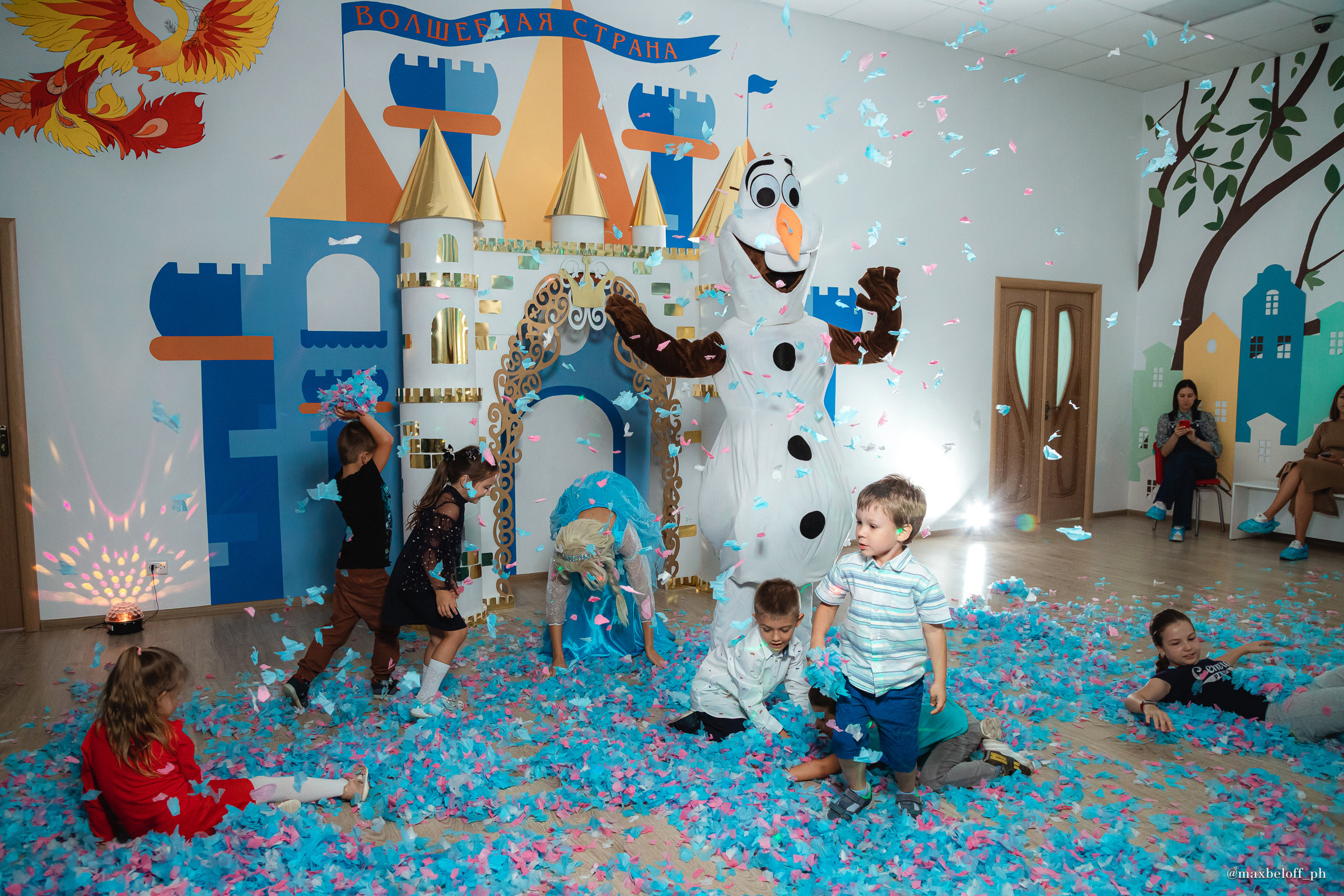 День рождения в детском центре Волшебная страна. Семейный фотограф — Макс Белогрудов