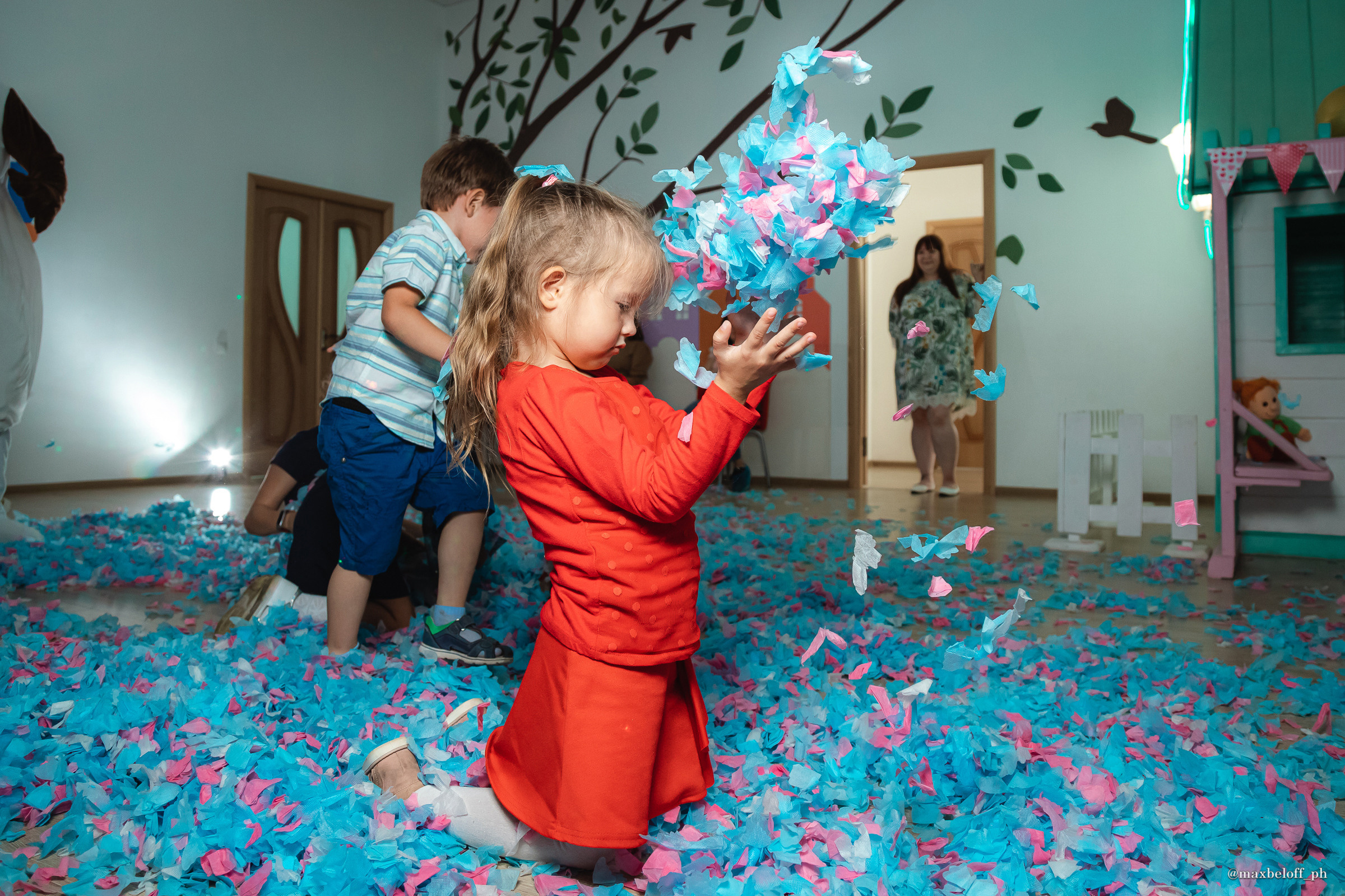 День рождения в детском центре Волшебная страна. Семейный фотограф — Макс Белогрудов
