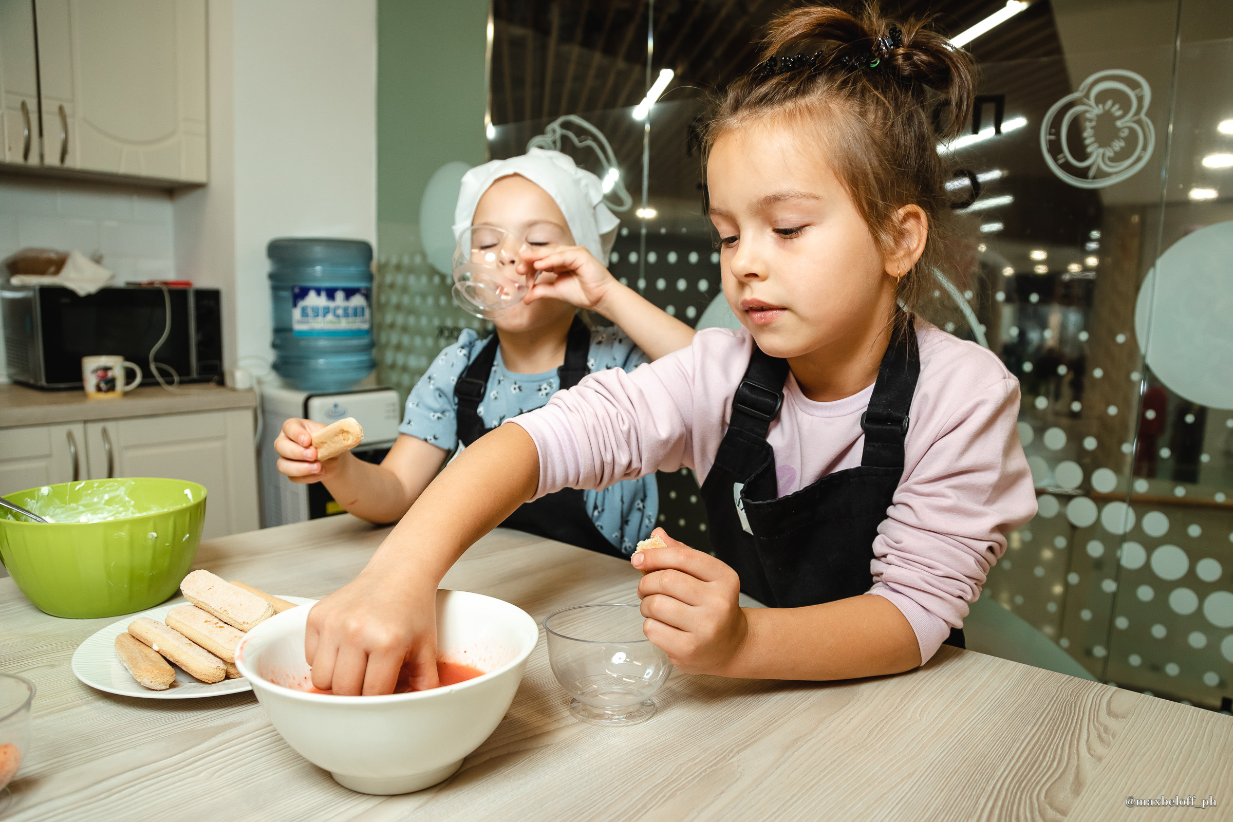 День рождения в кулинарной студии Сливки Оливки. Семейный фотограф — Макс Белогрудов