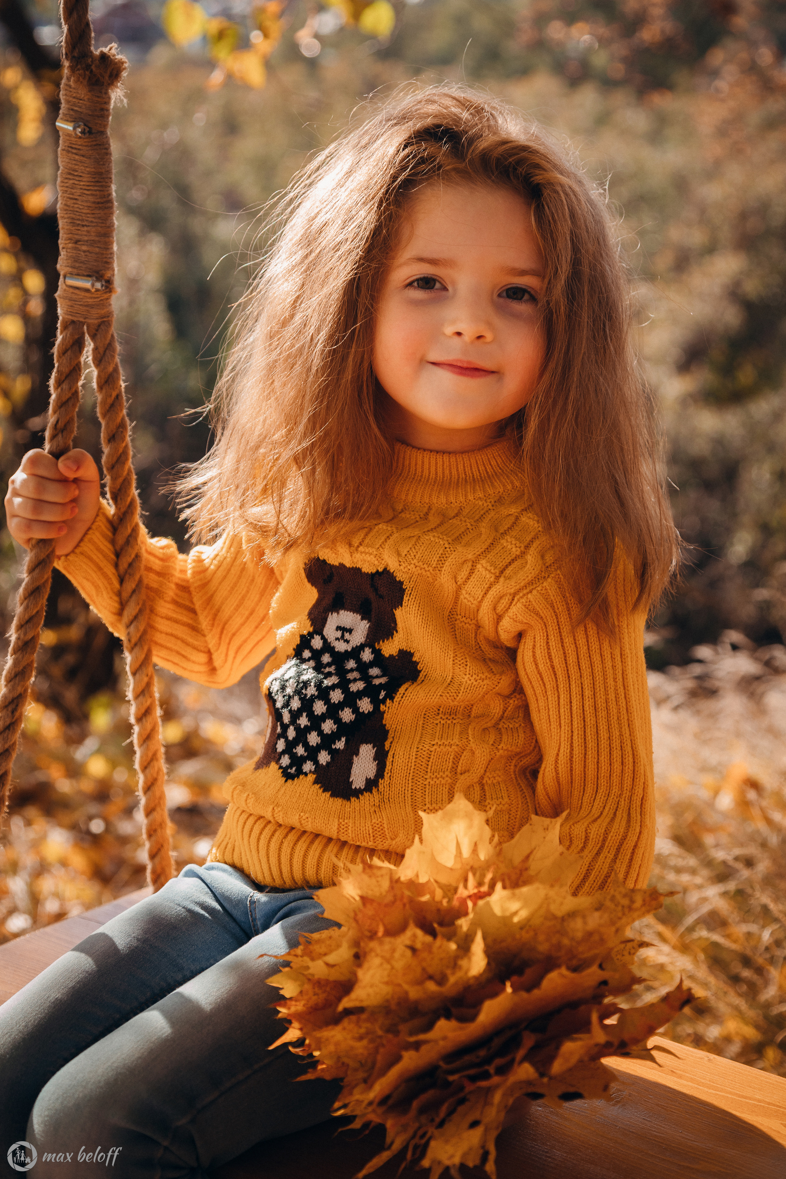 Осенние качели Светлана и Ксения. Семейный фотограф — Макс Белогрудов
