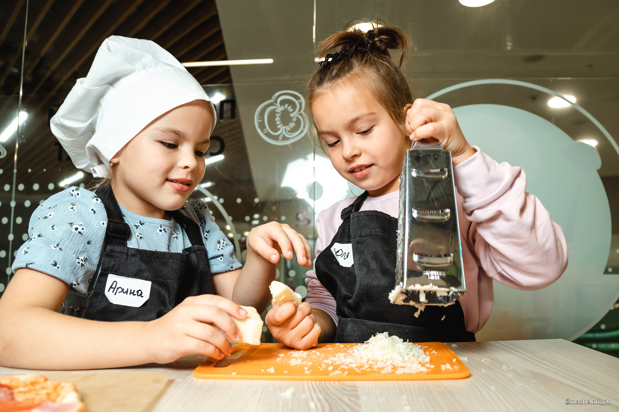 День рождения в кулинарной студии Сливки Оливки. Семейный фотограф — Макс Белогрудов
