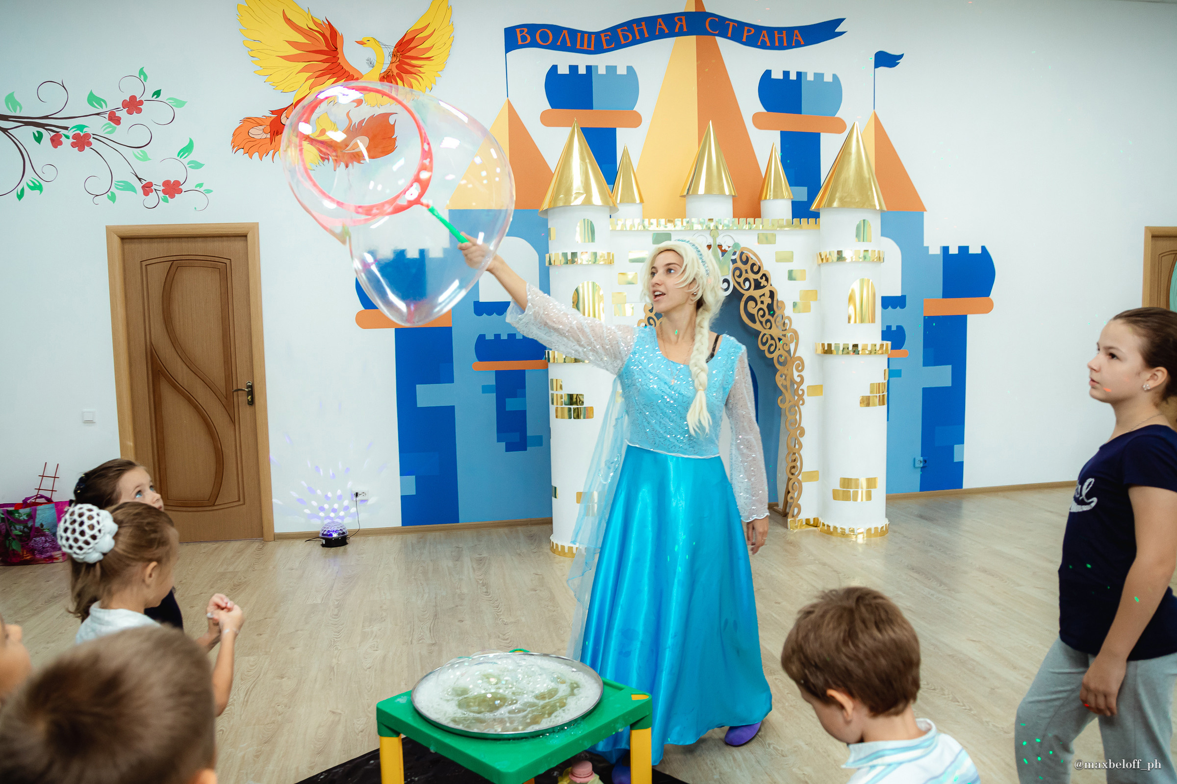 День рождения в детском центре Волшебная страна. Семейный фотограф — Макс Белогрудов