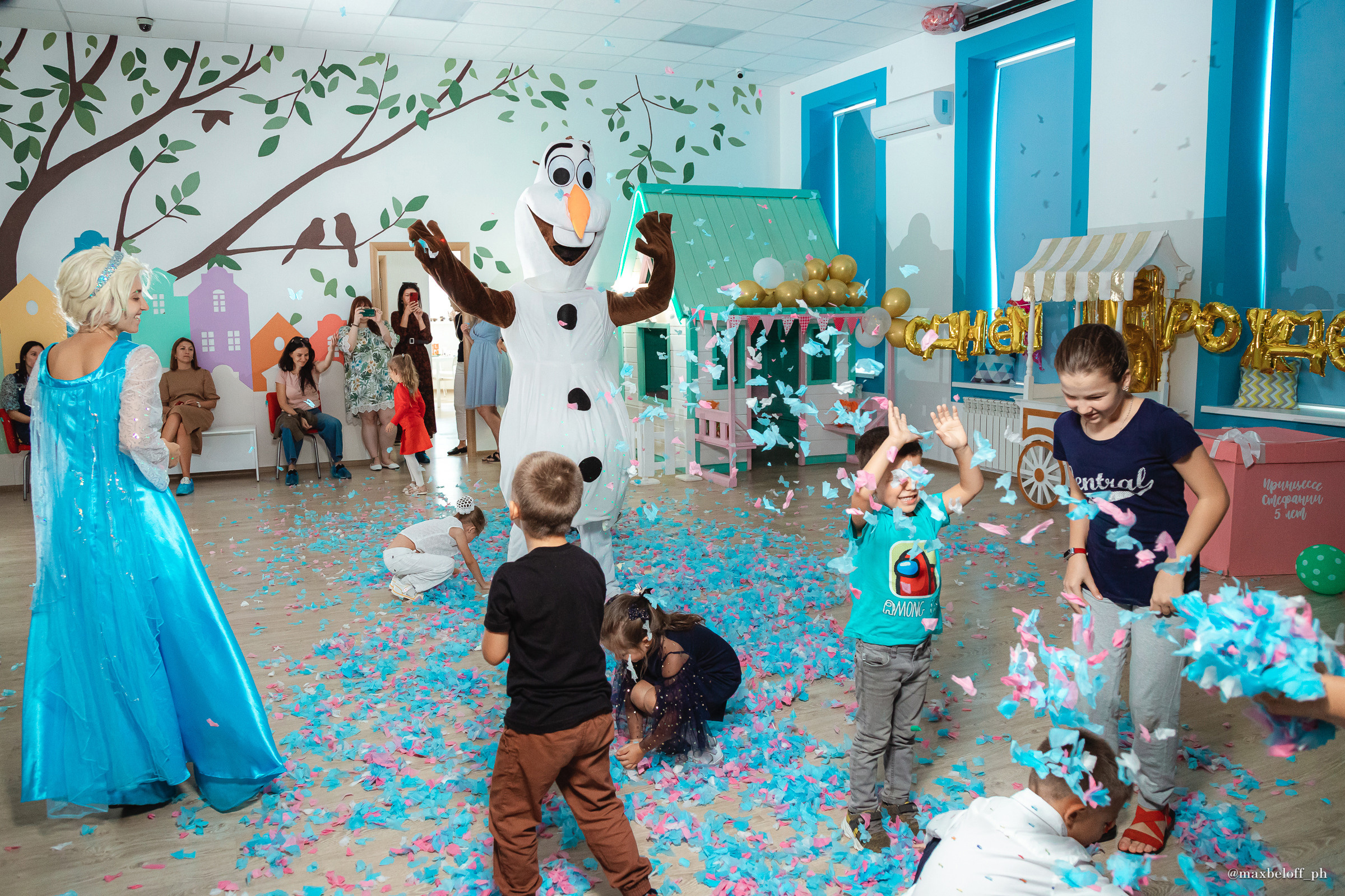 День рождения в детском центре Волшебная страна. Семейный фотограф — Макс Белогрудов