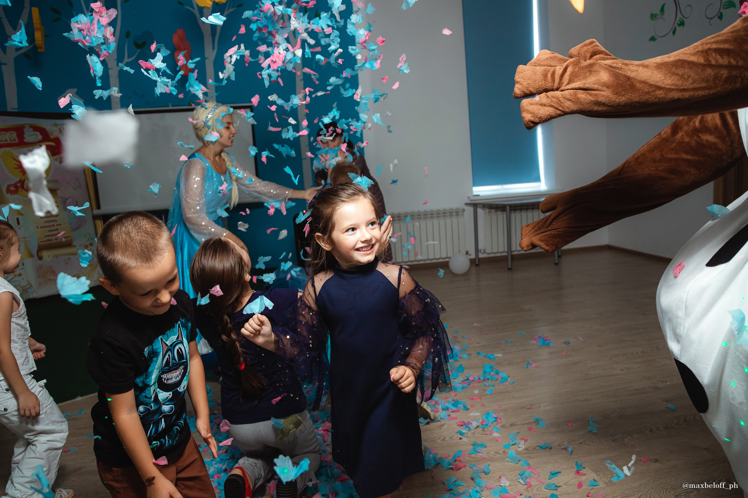 День рождения в детском центре Волшебная страна. Семейный фотограф — Макс Белогрудов