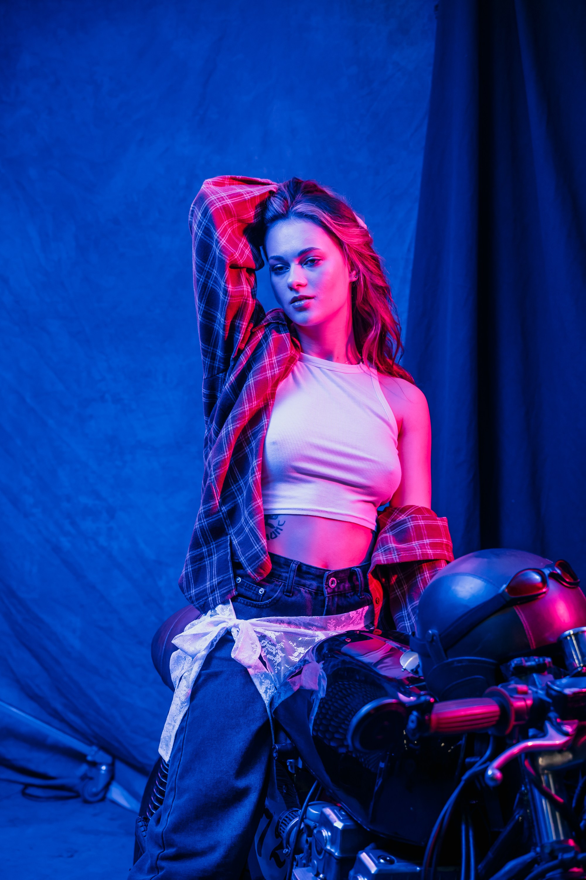 Фотосессия с мотоциклом в студии в Санкт-Петербурге. Свадебный, семейный, портретный, репортажный фотограф в Санкт-Петербурге