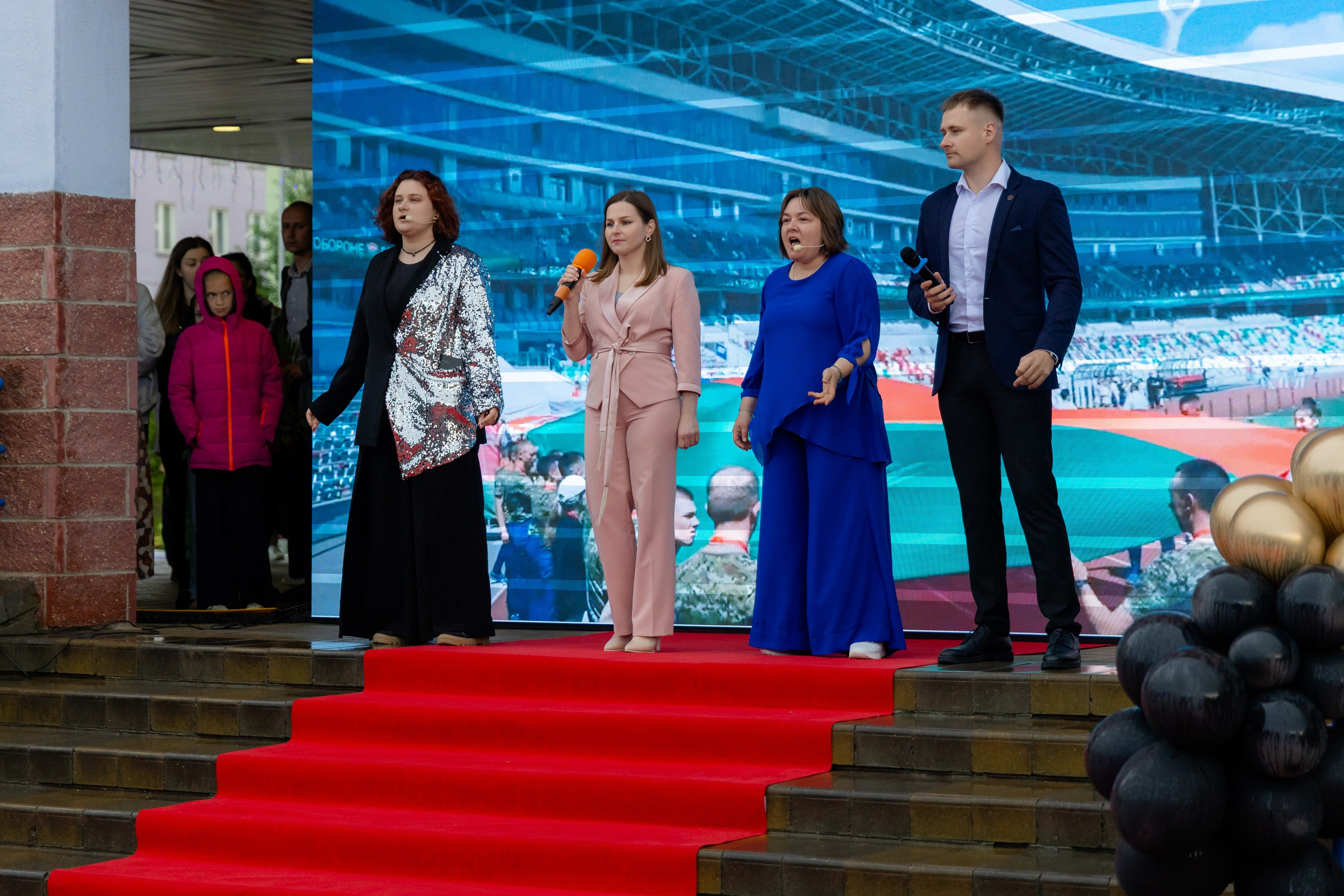 Школьный выпускной 2025 год в Минске, Беларуси. Свадебный фотограф в Минске/Беларуси Сергей Спиридонов