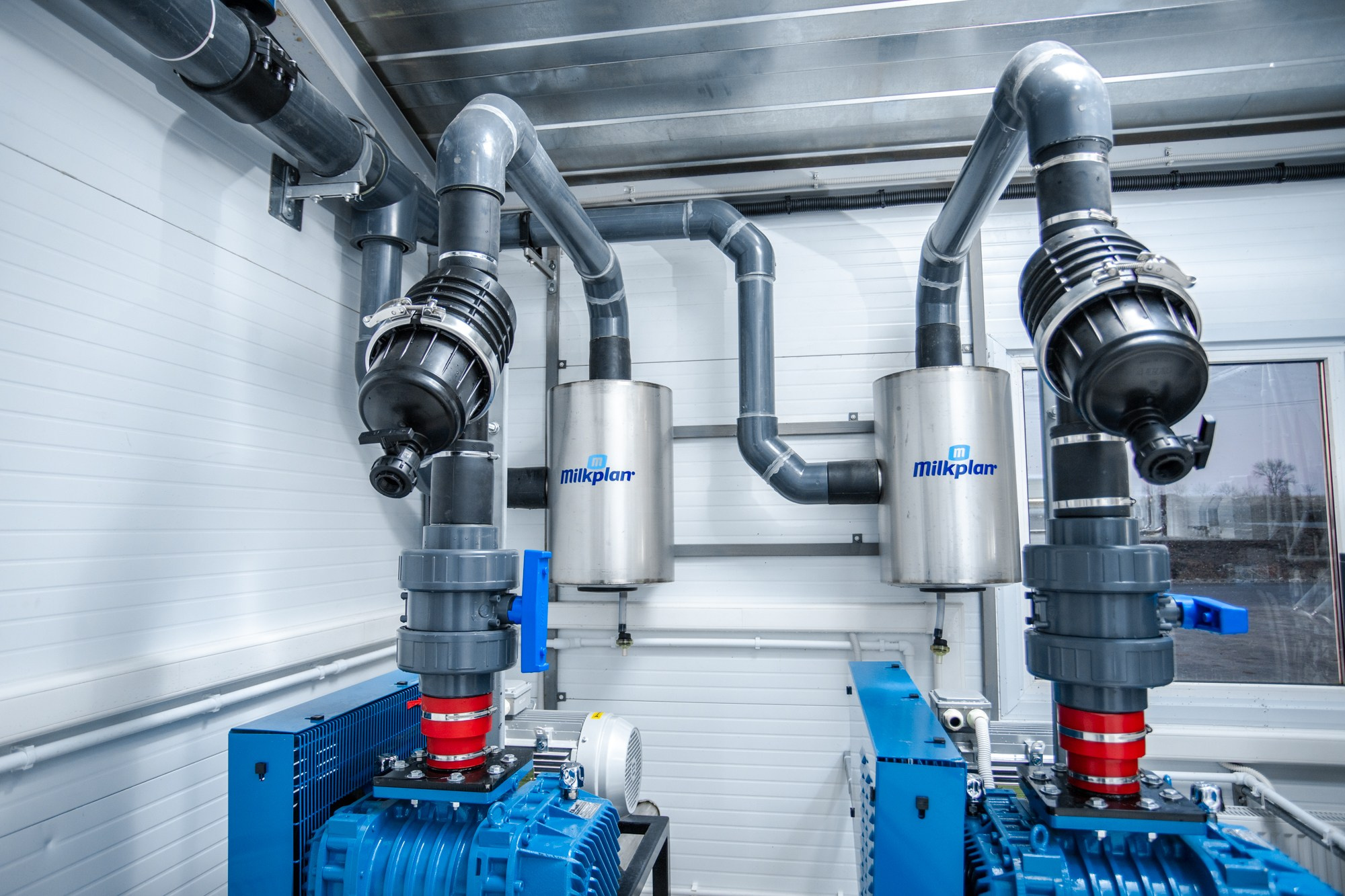 Оборудование хранения молока. Репортажный, промышленный и маркетплейс-фотограф Дмитрий Чернат