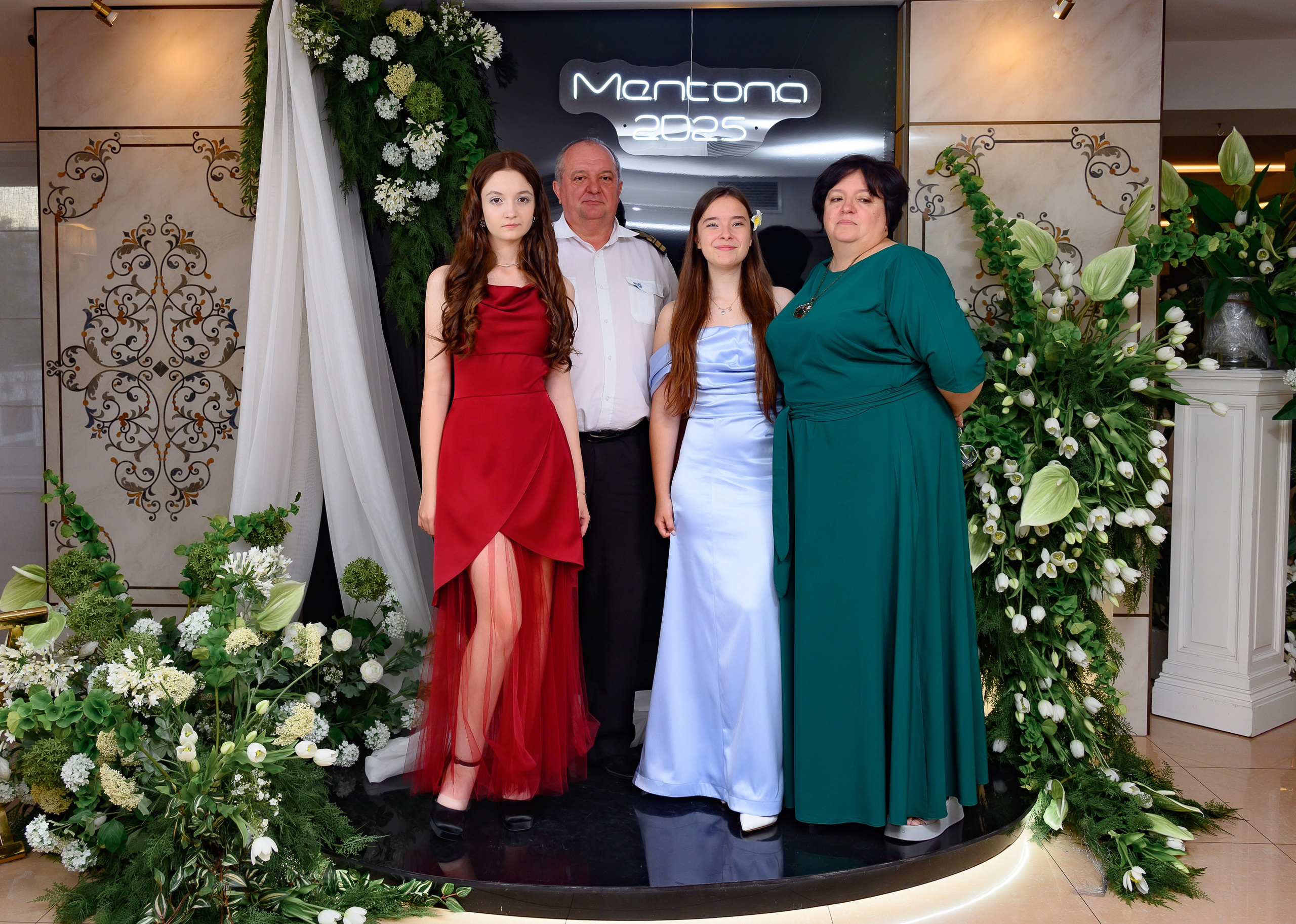 Выпускной 11 кл 2025. Семейный и детский фотограф в Новороссийске Лебедева Елена