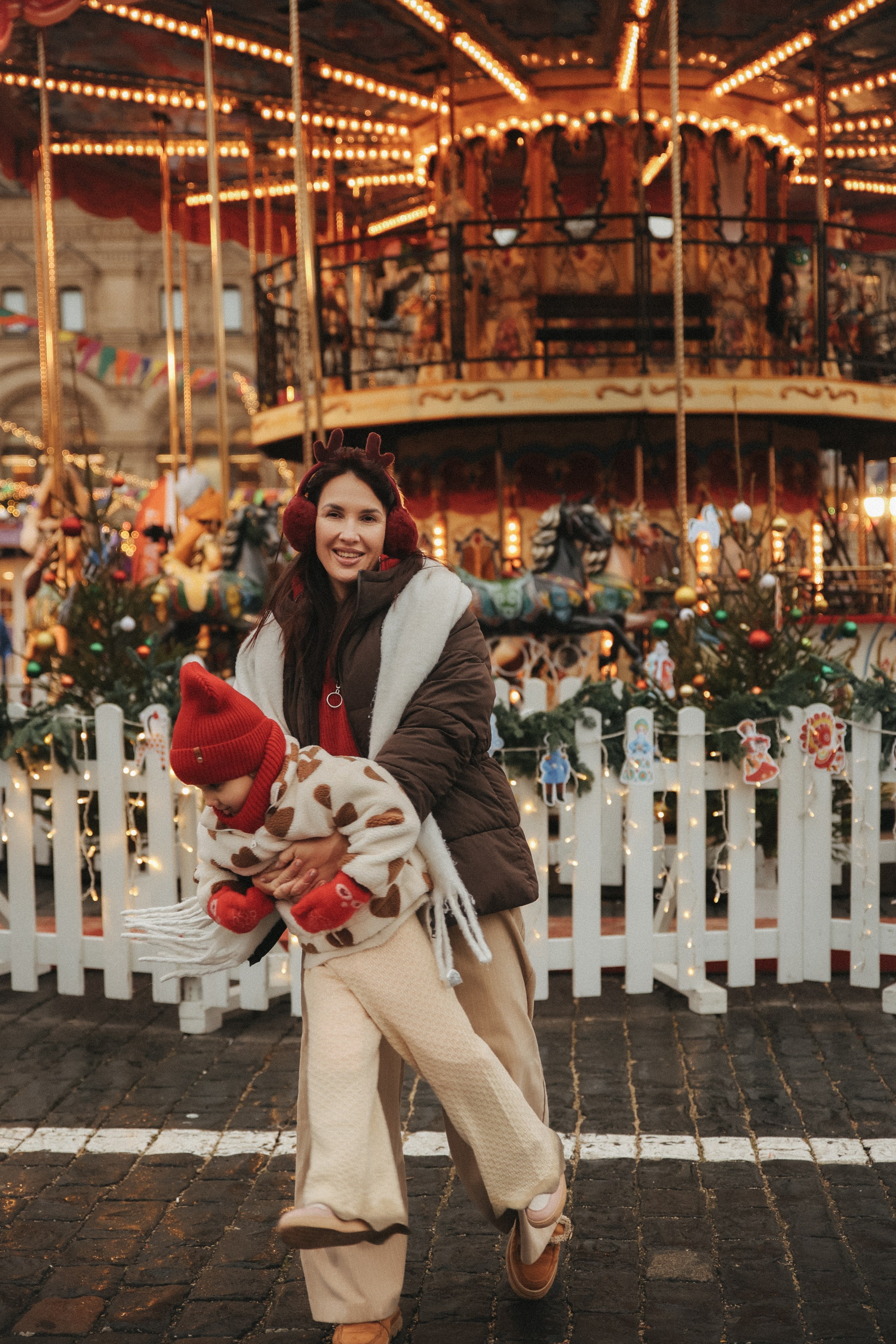 Новогодняя фотосессия на Гум ярмарка мама и дочка. Фотограф Владимир Москва