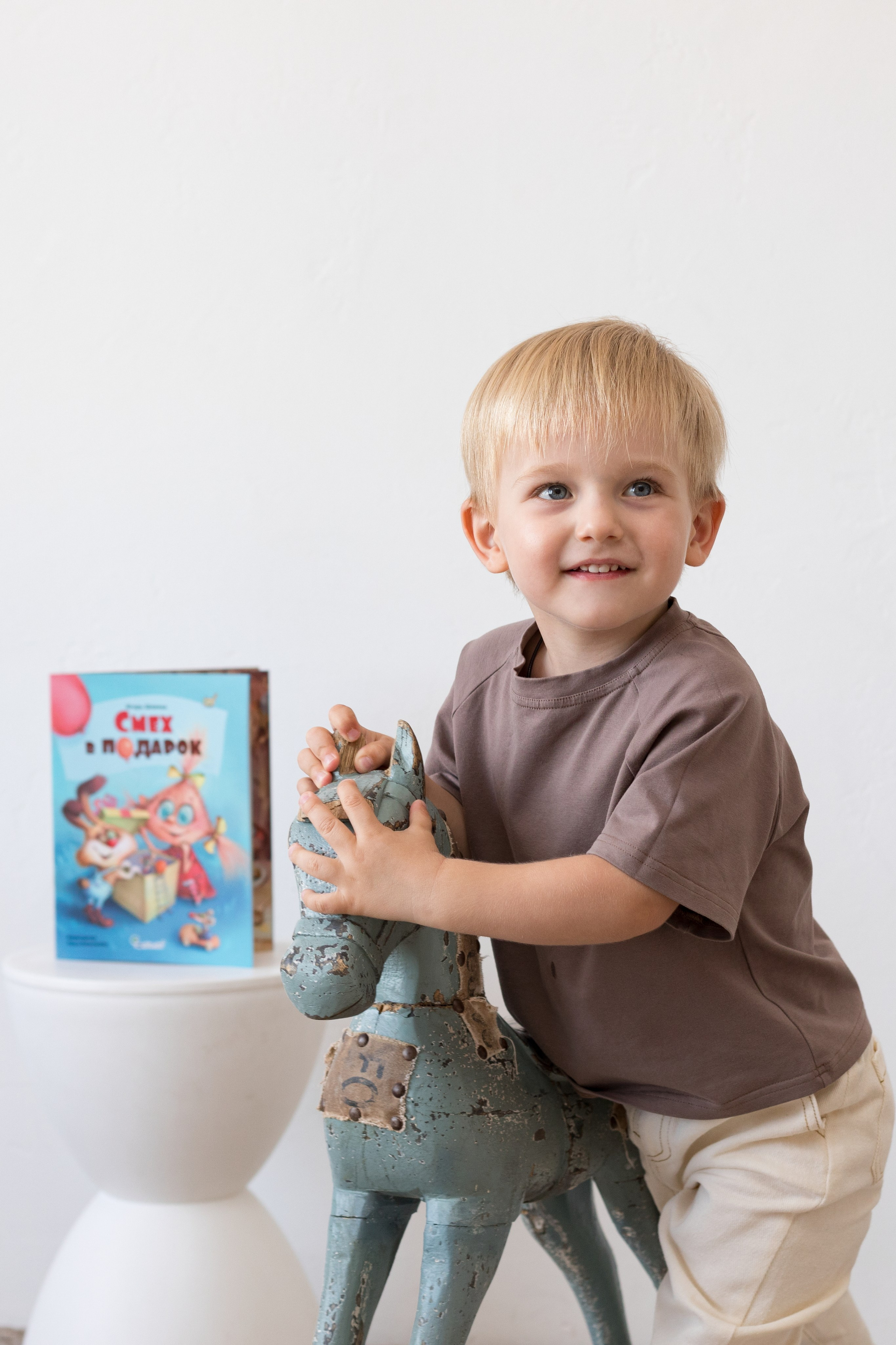 Студийная съемка контента для детского книжного издательства. Детский и контент фотограф Надя Волкова Санкт-Петербург