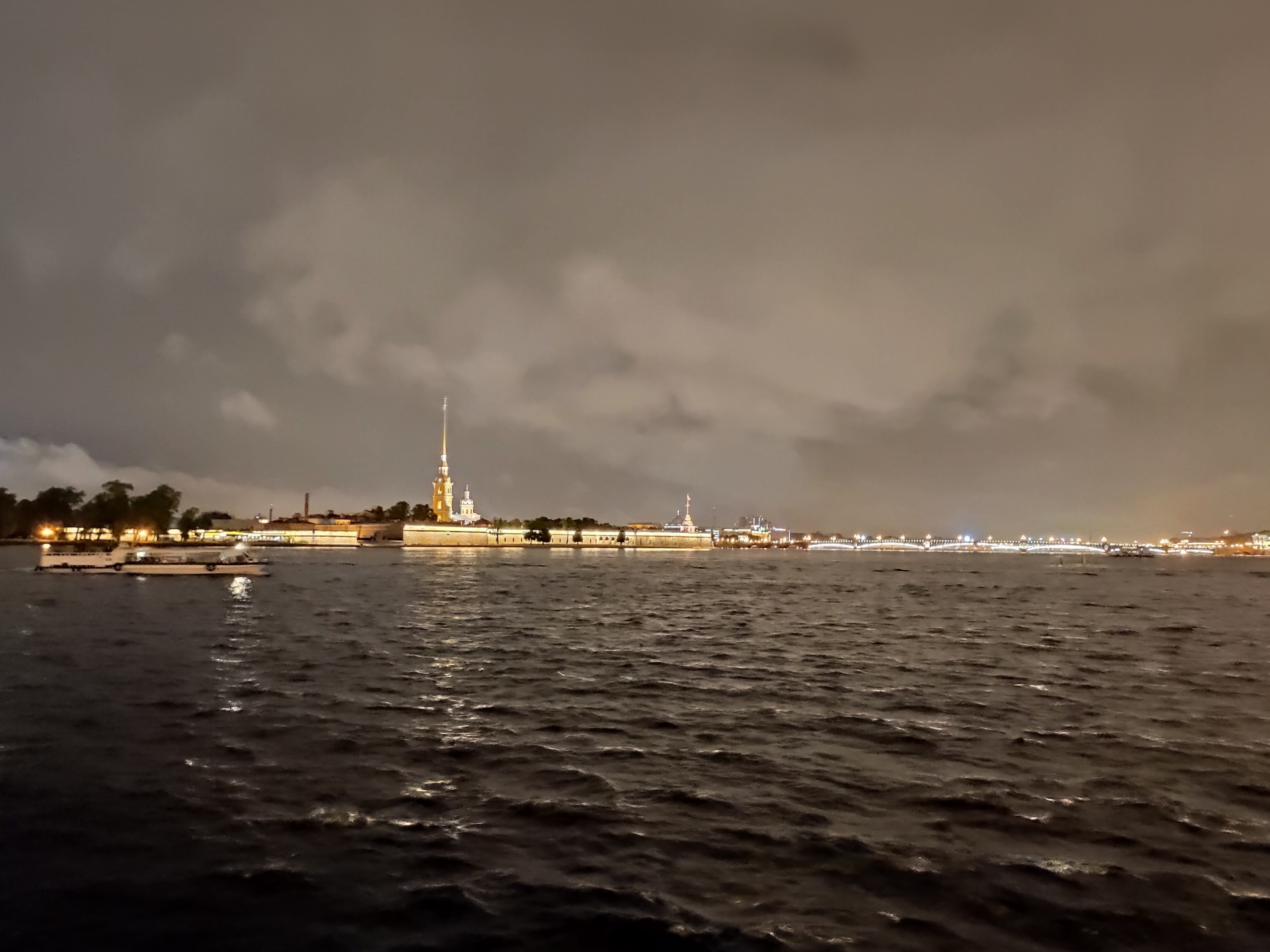 В августе никаких следов белых ночей