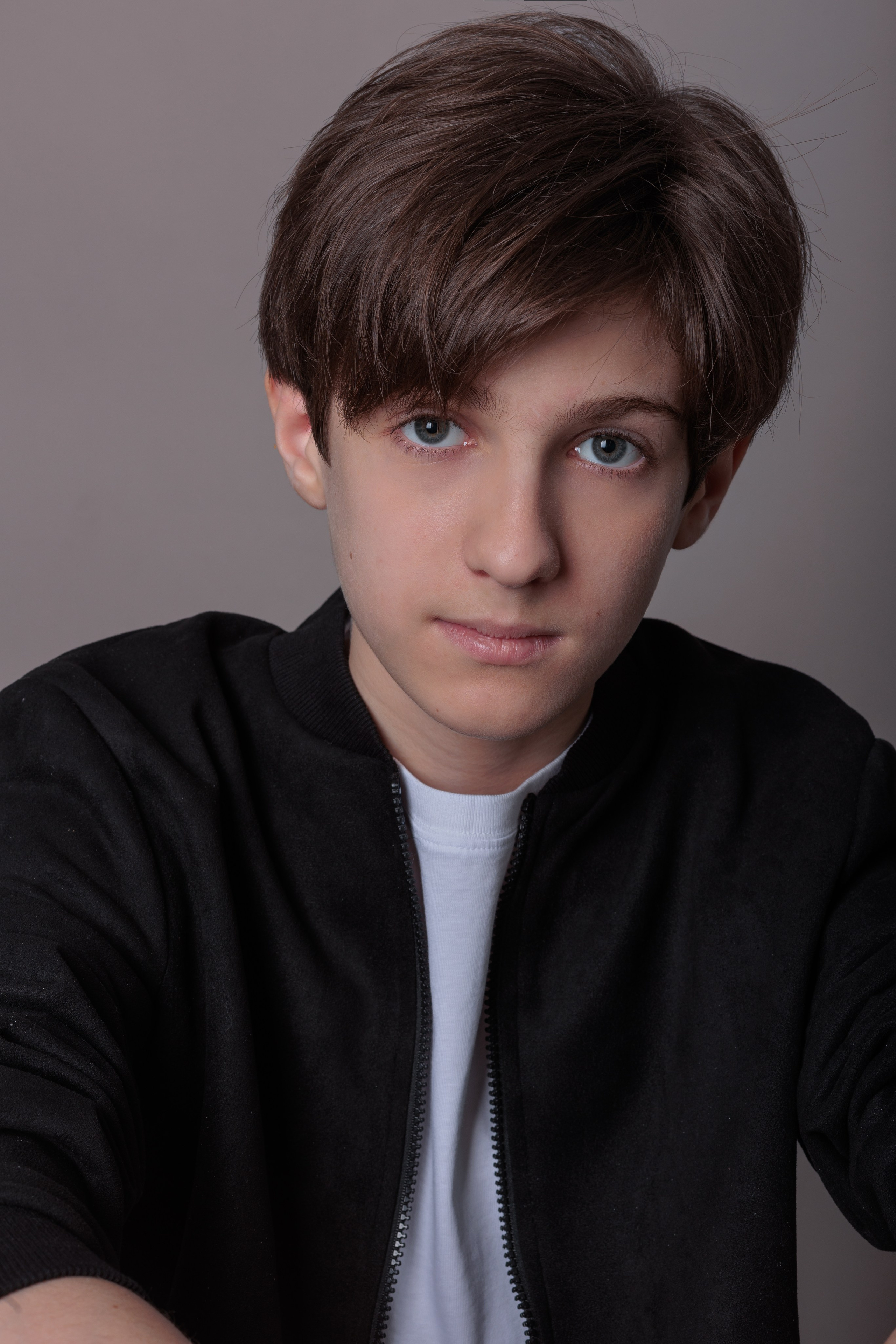 АРТЁМ. Я фотограф из Москвы к Вашим услугам